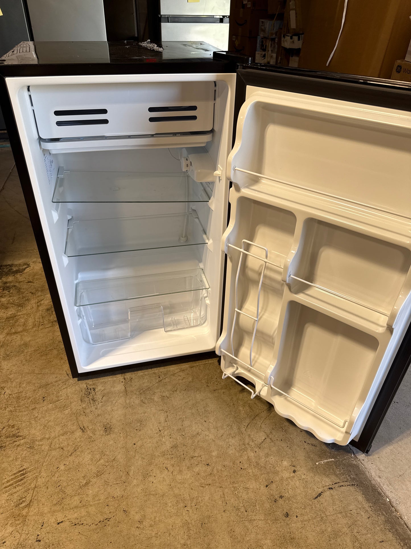 Used Midea 3.3 cu.ft Single Door Compact Mini Refrigerator