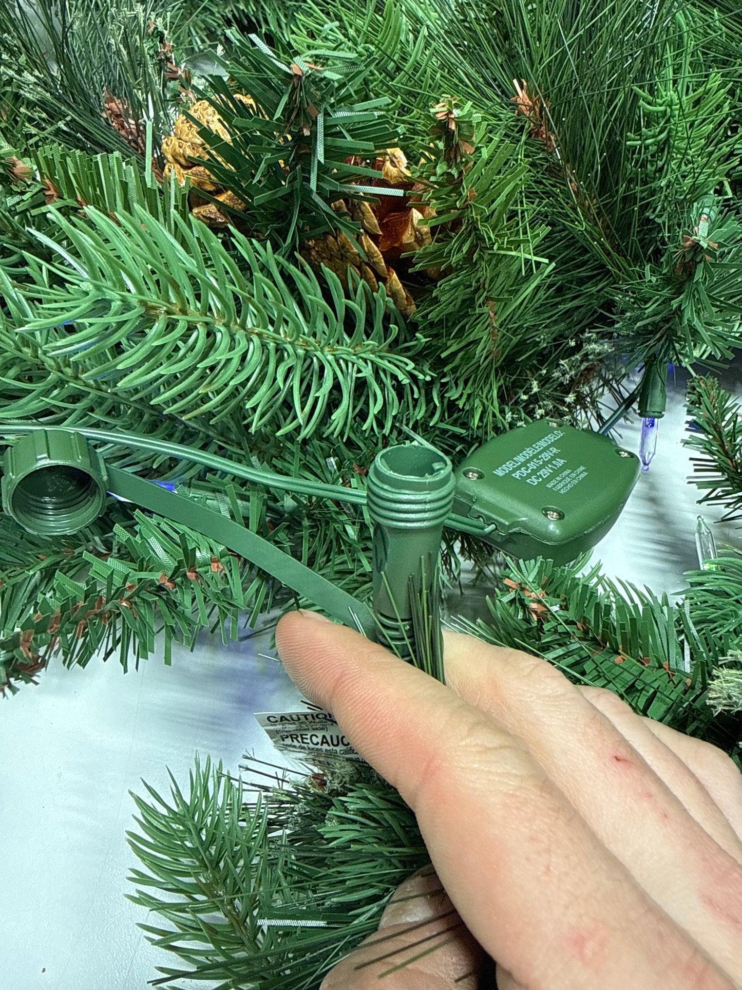 Kirkland 2.7 m (9 ft.) Pre-lit Garland with 90 Dual Colour LED Lights - *Christmas & Seasonal