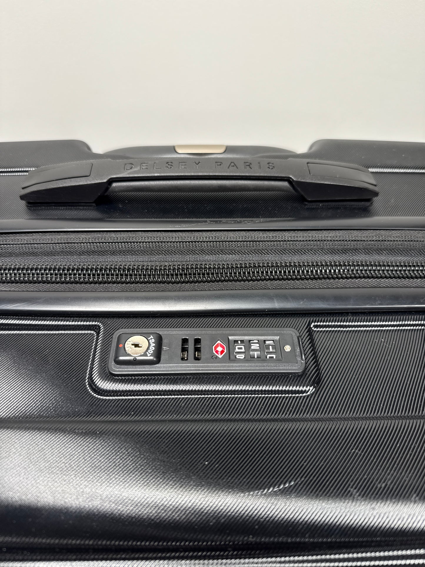 Lightly Used Delsey Paris 2-piece Hardside Luggage Set - Black