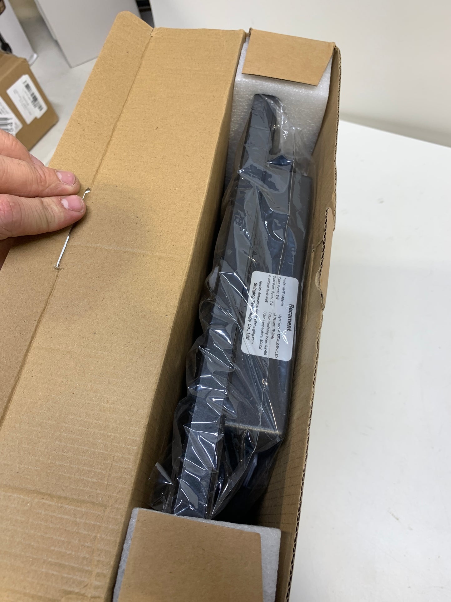 Solar Motion Sensor Flood Lights Outdoor, 1000LM Dusk to Dawn Security Lights, 3 Lighting Modes, Remote Control, Brightness Adjustable, IP65 Waterproof for Street, Yard, Garage,1 Pack