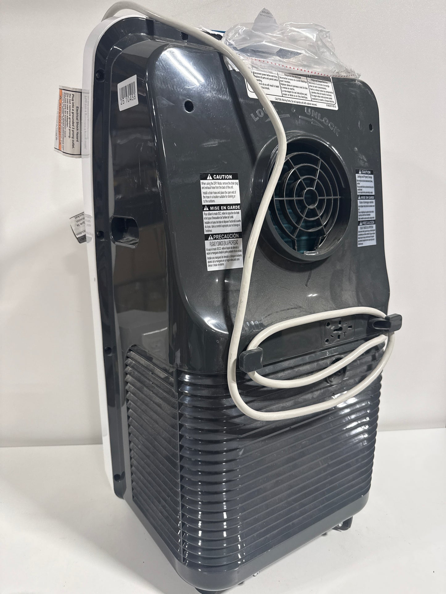 Used Insignia™ - 450 Sq. Ft. Portable Air Conditioner - White/Gray