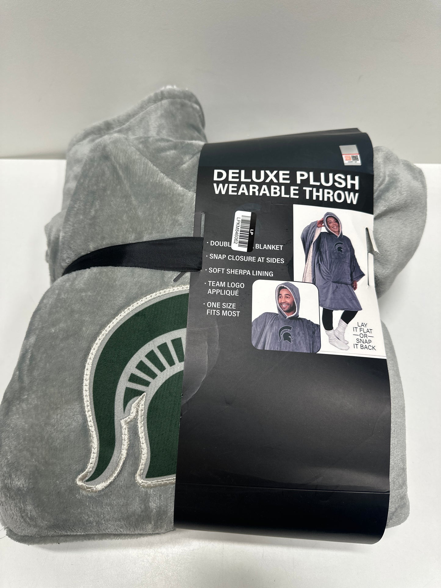Pegasus - Michigan State Spartans 60" X 80" Logo Patch Team Color Bloncho with Sherpa - Multicolor