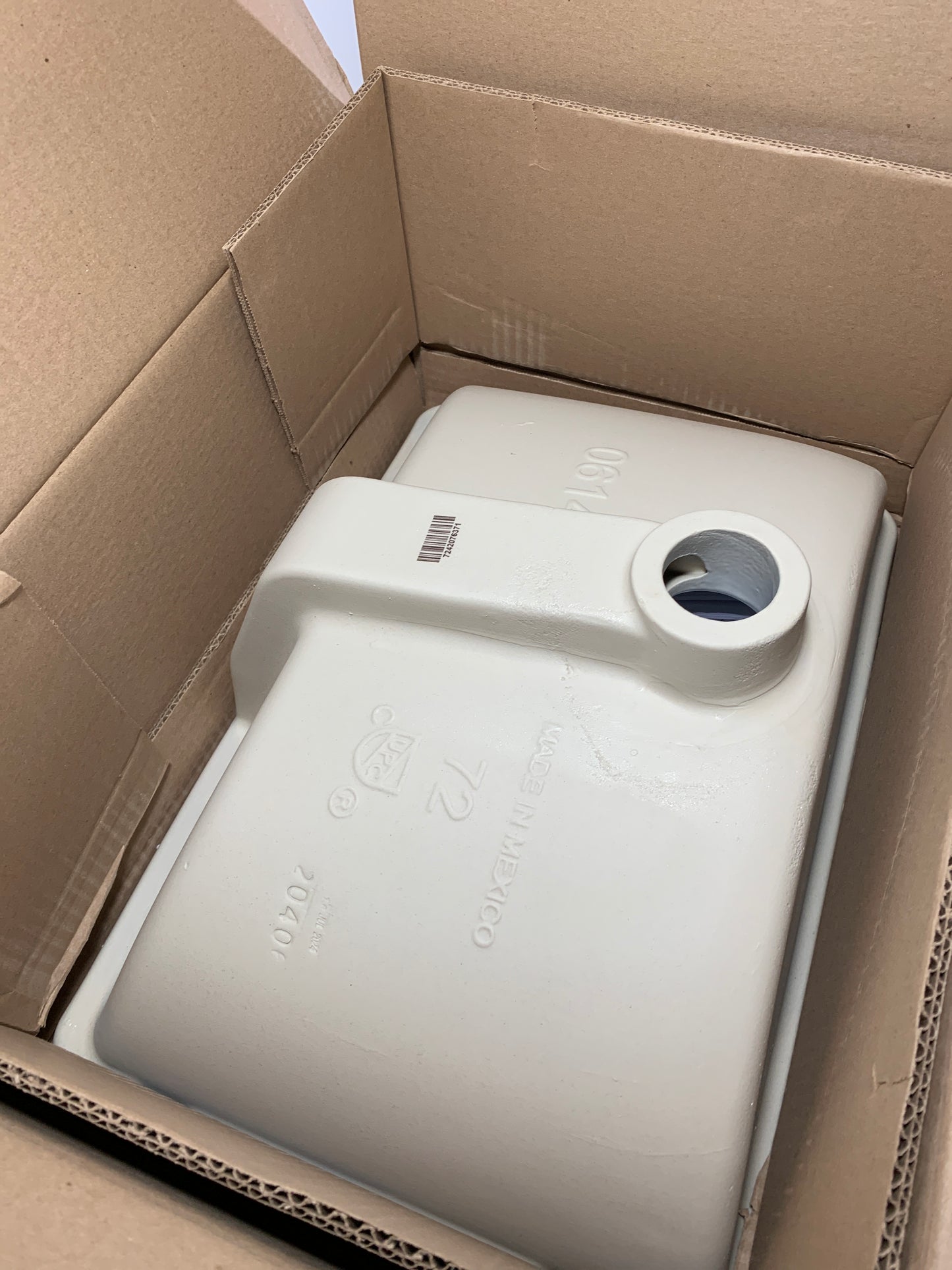 Studio Rectangular Undermounted Bathroom Sink in White