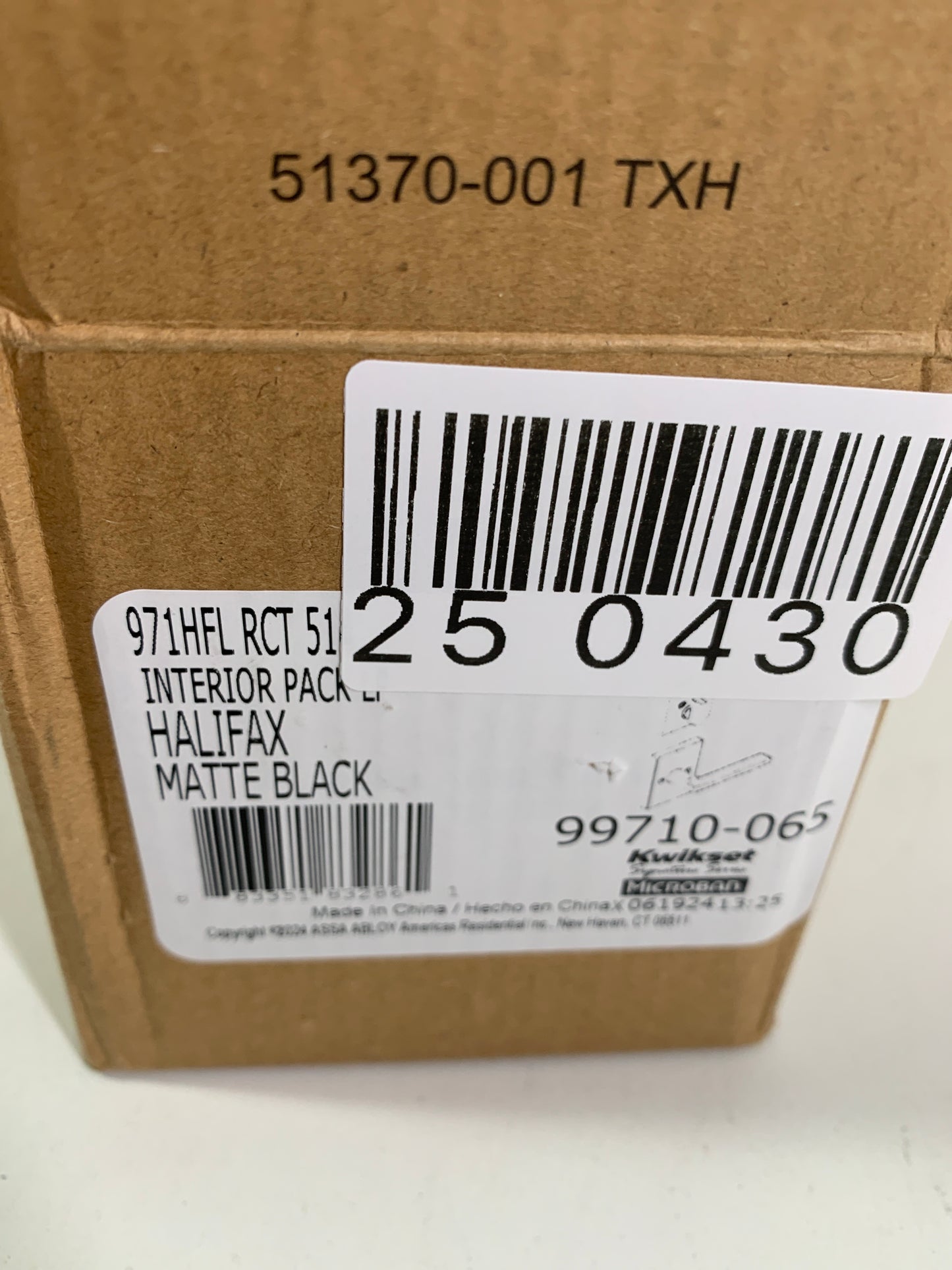 2 Scratch Kwikset 971HFLRCT Halifax Lever Single Cylinder Interior Pack with Rectangle Rose for Handlesets Matte Black