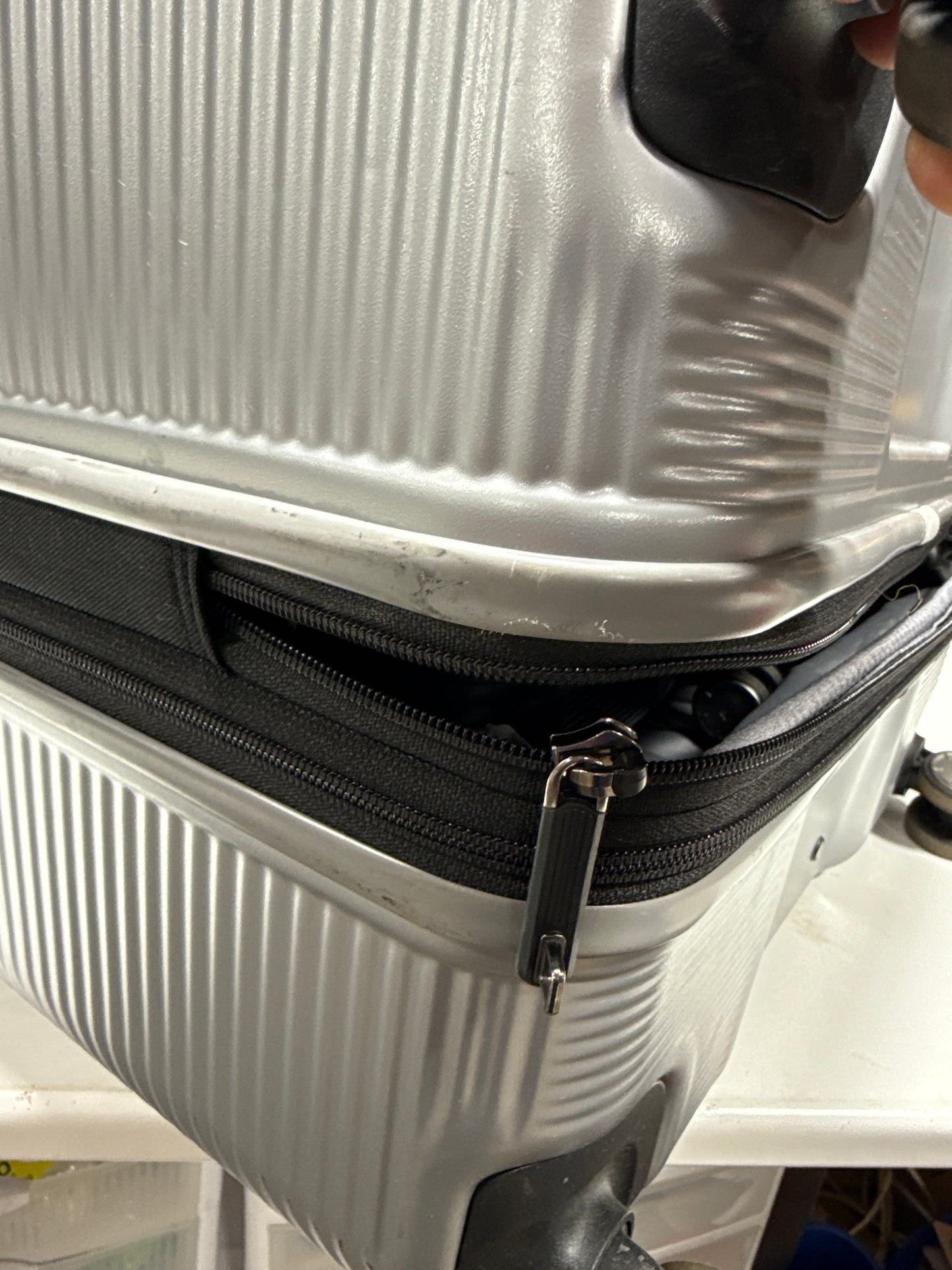 See Desc Used Samsonite Element XLT 2-piece Hardside Set