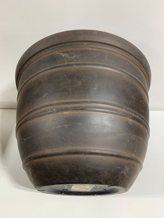 Used Southern Patio Prescott Resin Planter 22.25in