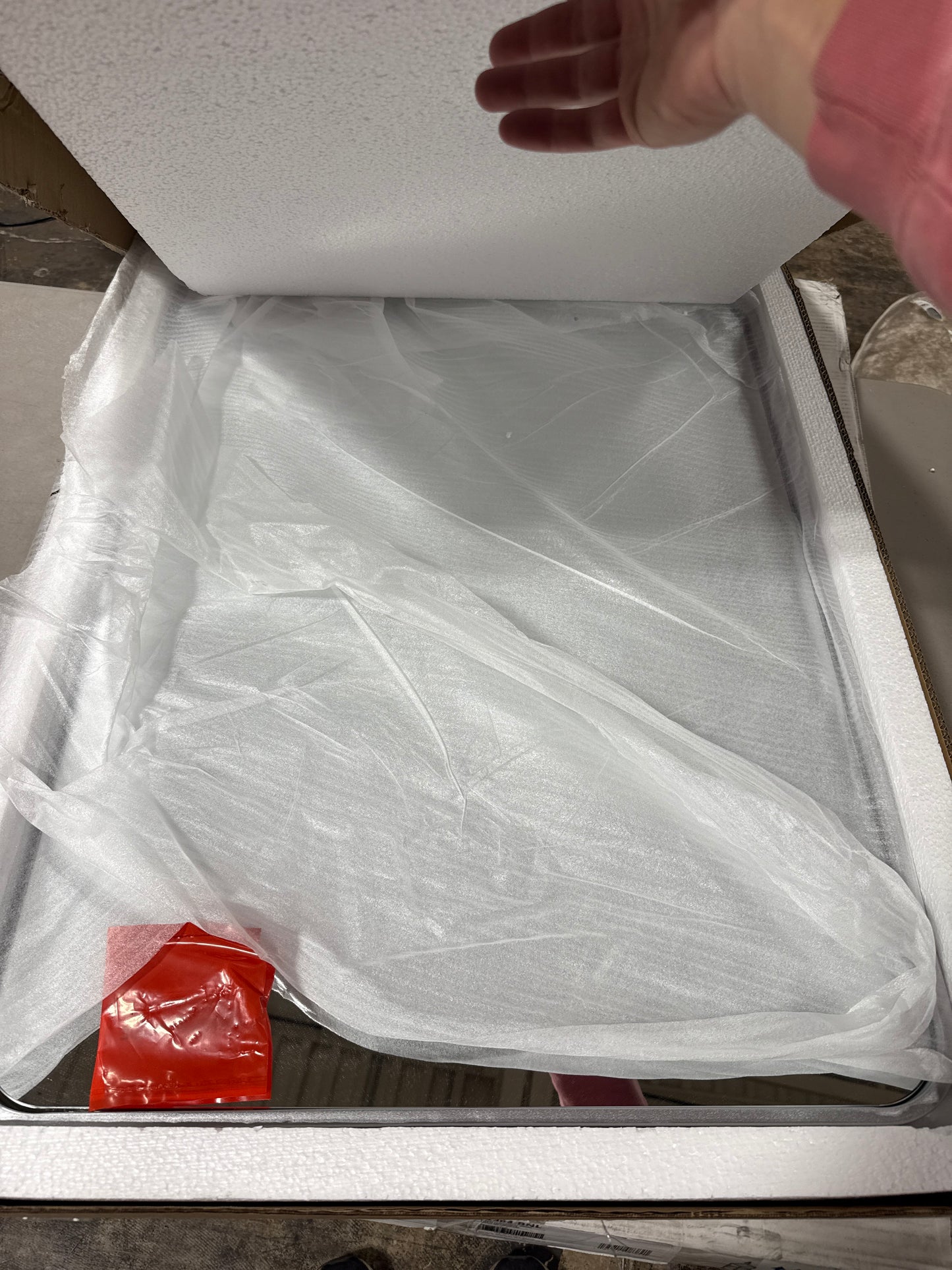 Soft Corner Metal Rectangular Mirror 24x32 Inch in Silver - Elegant Lighting MR802432S