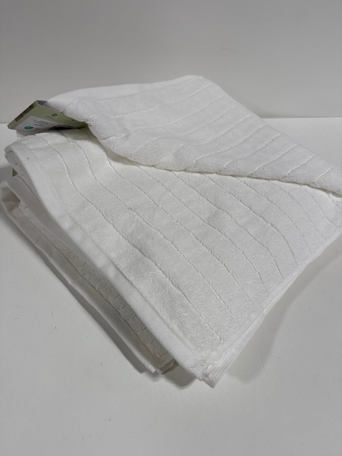 2 Textured Bath Towels