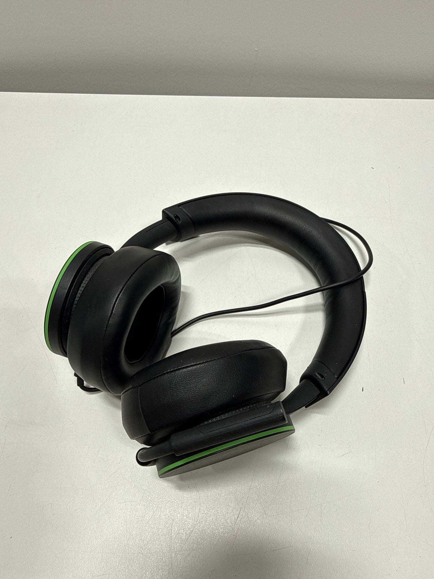 Used Microsoft Xbox Wireless Headset for Xbox Series X/S Xbox One and Windows 10 Devices - *Headphones & Tech