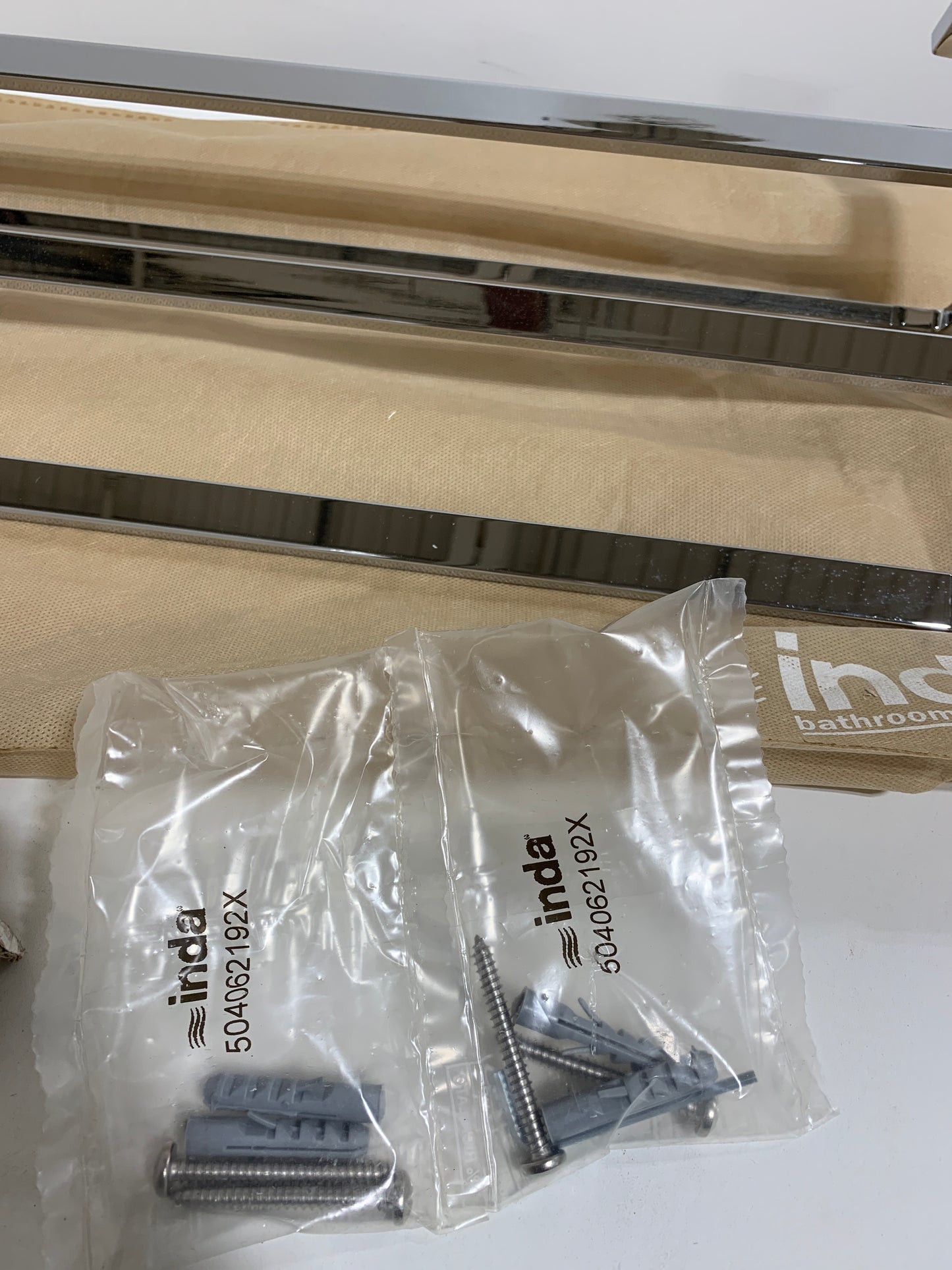 WS Bath Collections Lea A19680 CR26.4" Towel Rack