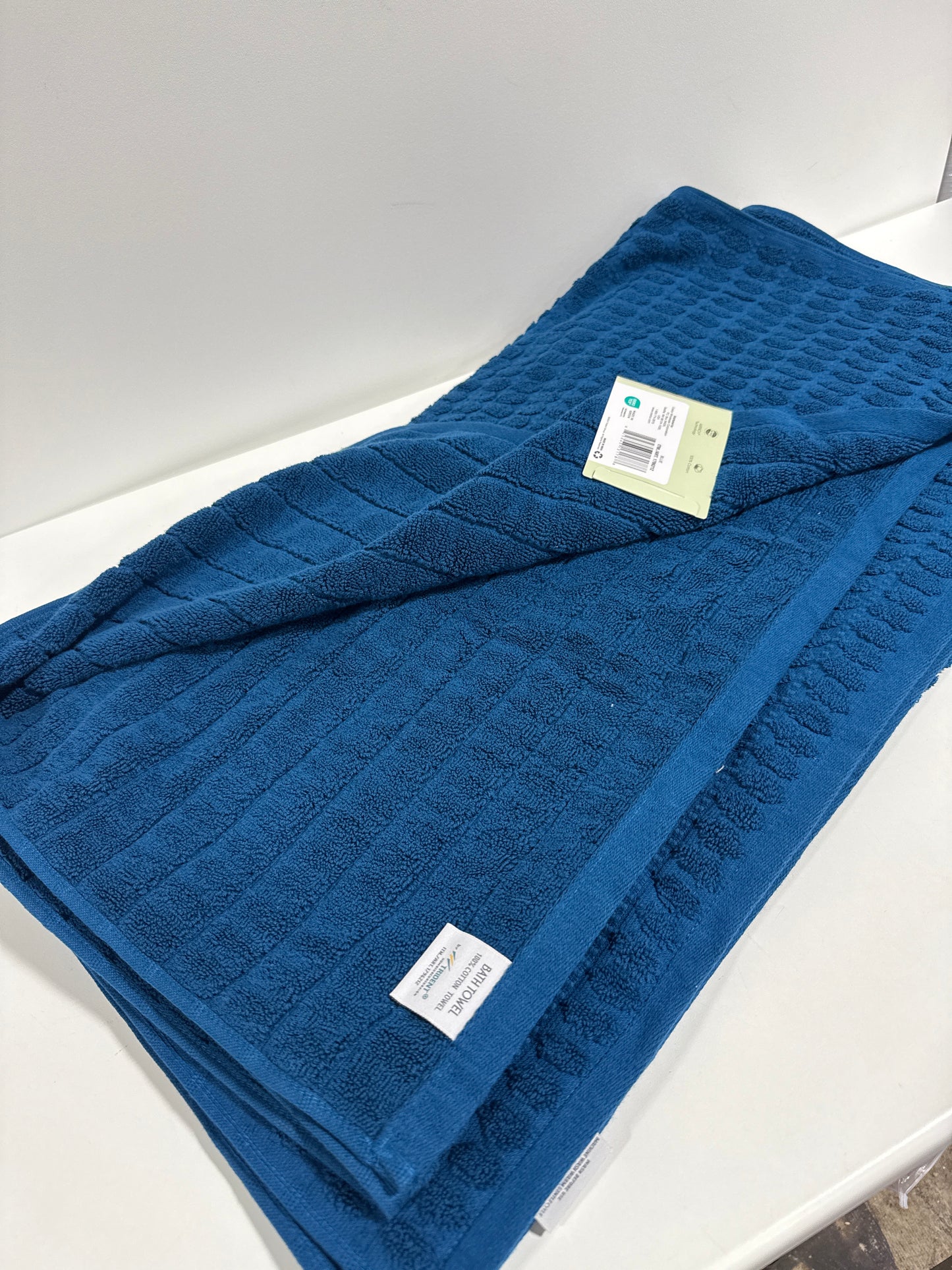 2 Textured Bath Towels