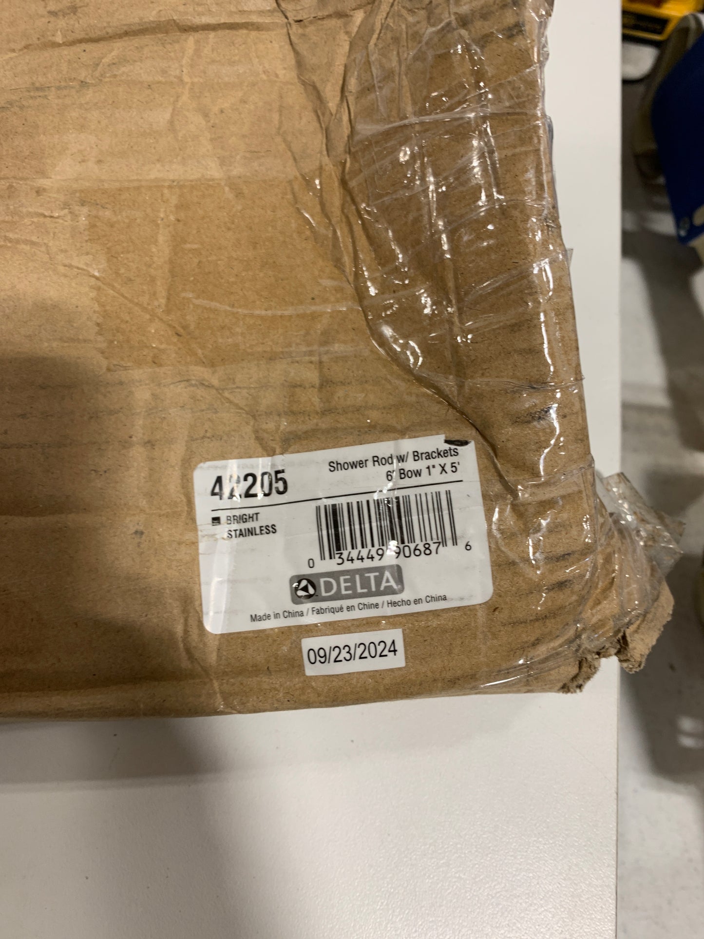 Delta: 1" X 5' Shower Curtain Rod with Brackets (6" Bow)