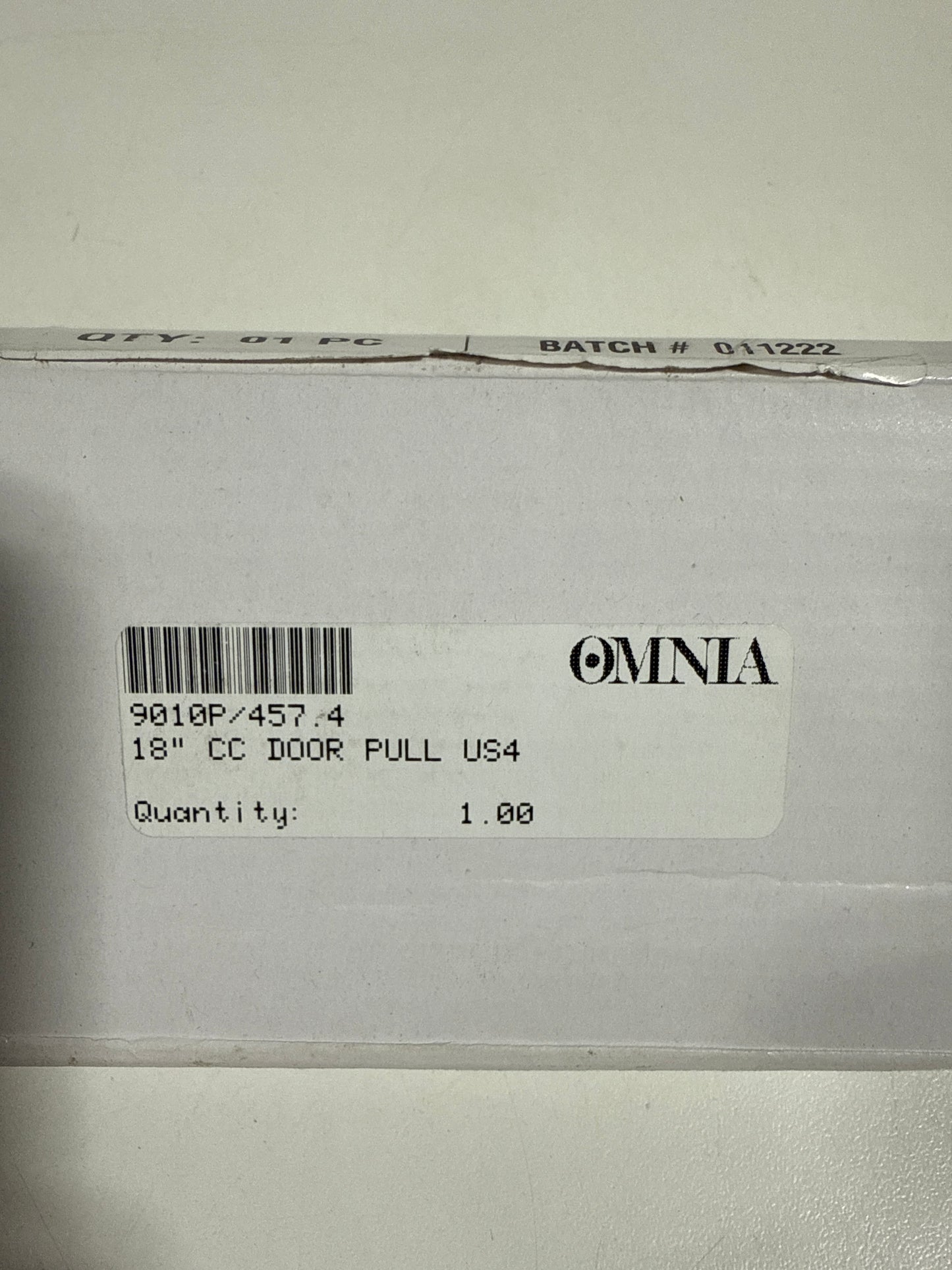 Sratch Omnia Ultima II Series 18 Inch Center to Center Bar Appliance Pull 9010P/457.4