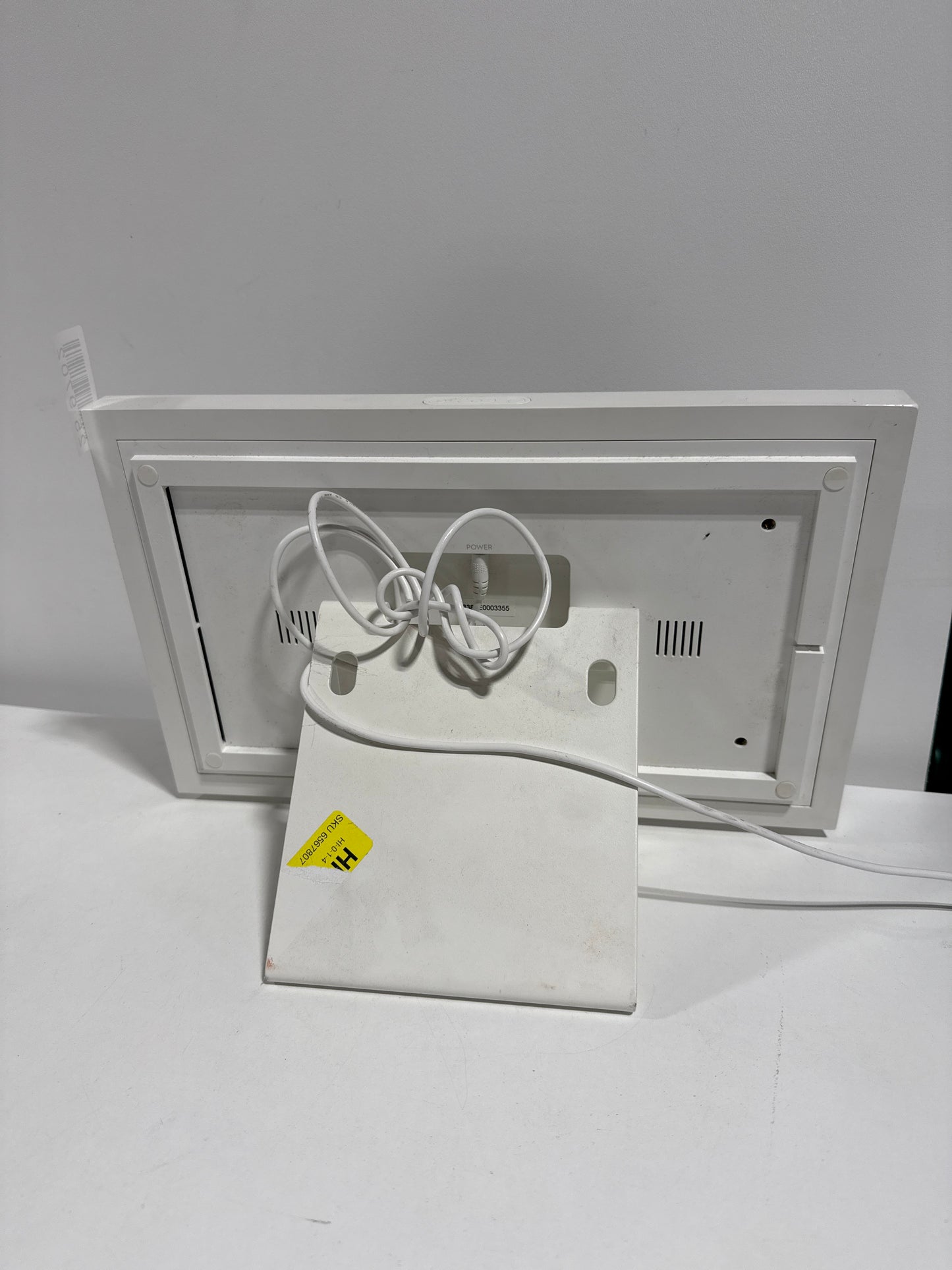 Used Skylight - Calendar: 15 Inch Touchscreen Smart Calendar and Chore Chart - White - *Smart Home