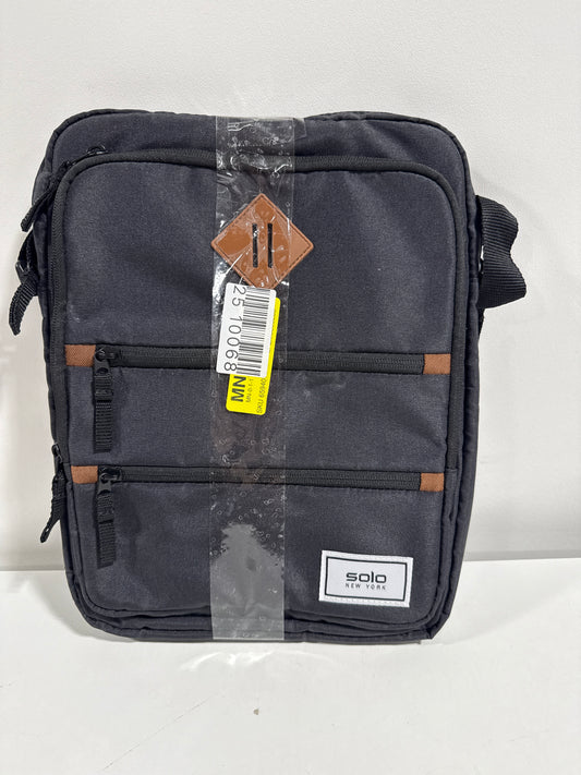 Solo New York Recycled Hydro Sling for 14" Laptops, Black
