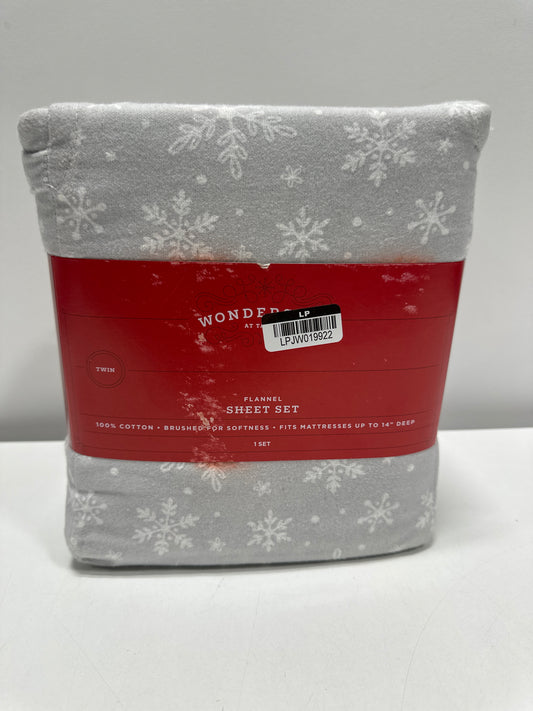 Twin/Twin Extra Long Christmas Flannel Sheet Set Gray Snowflake - Wondershop™