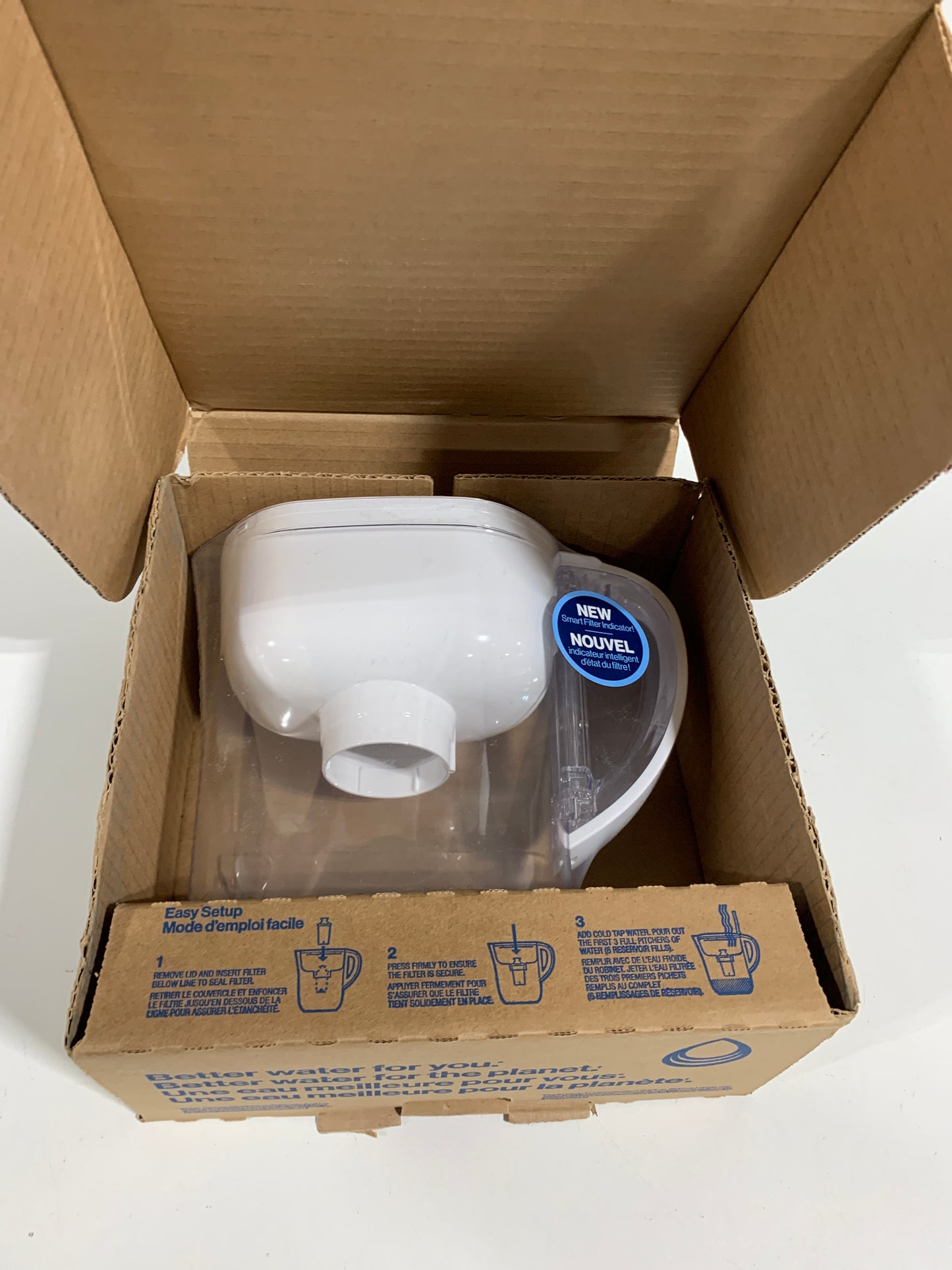 Brita Metro Water Filter Pitcher with SmartLight Filter Change Indicator Includes 1 Elite Filter Small - 6-Cup Capacity