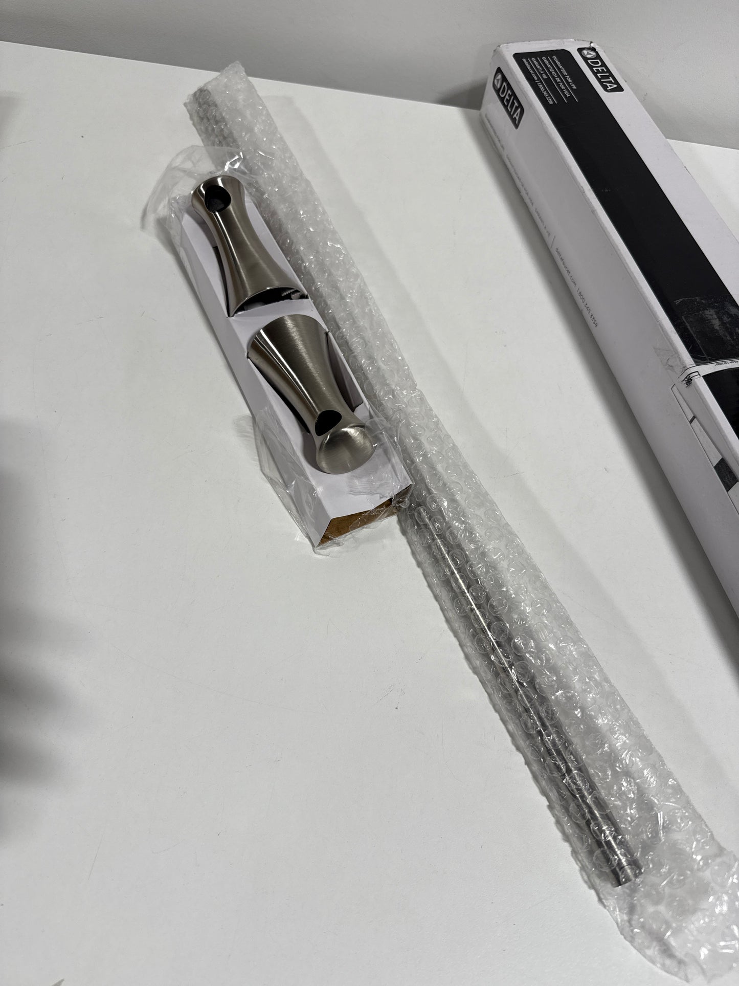 Delta Lahara 24" Towel Bar Brilliance Stainless