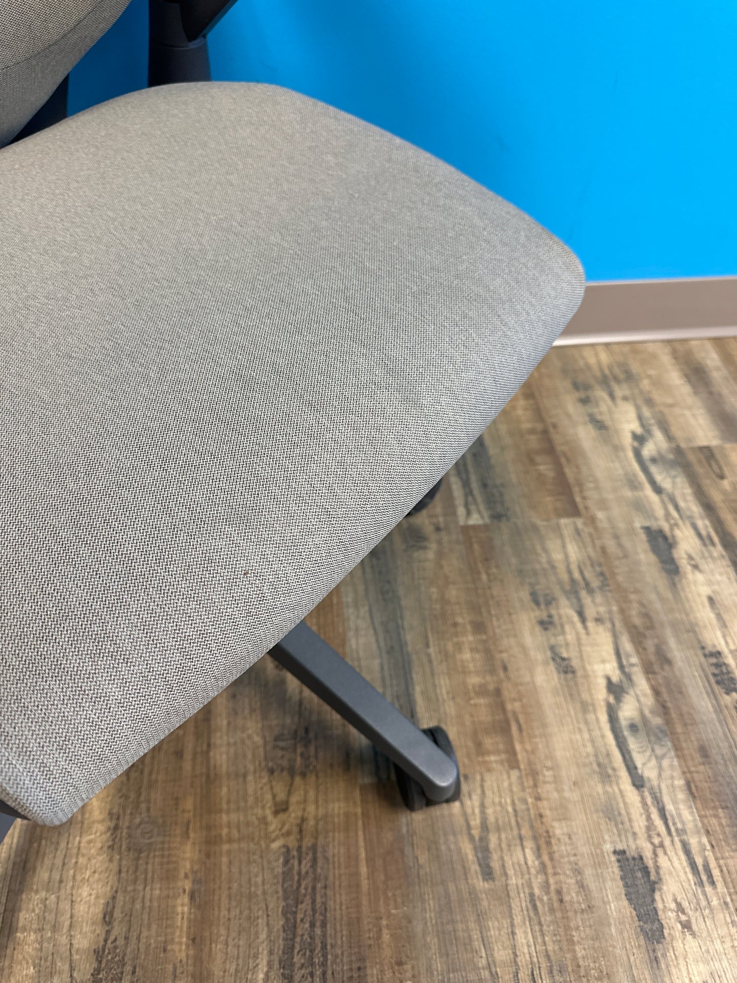 Steelcase - Gesture Shell Back Office/Gaming Chair - Truffle