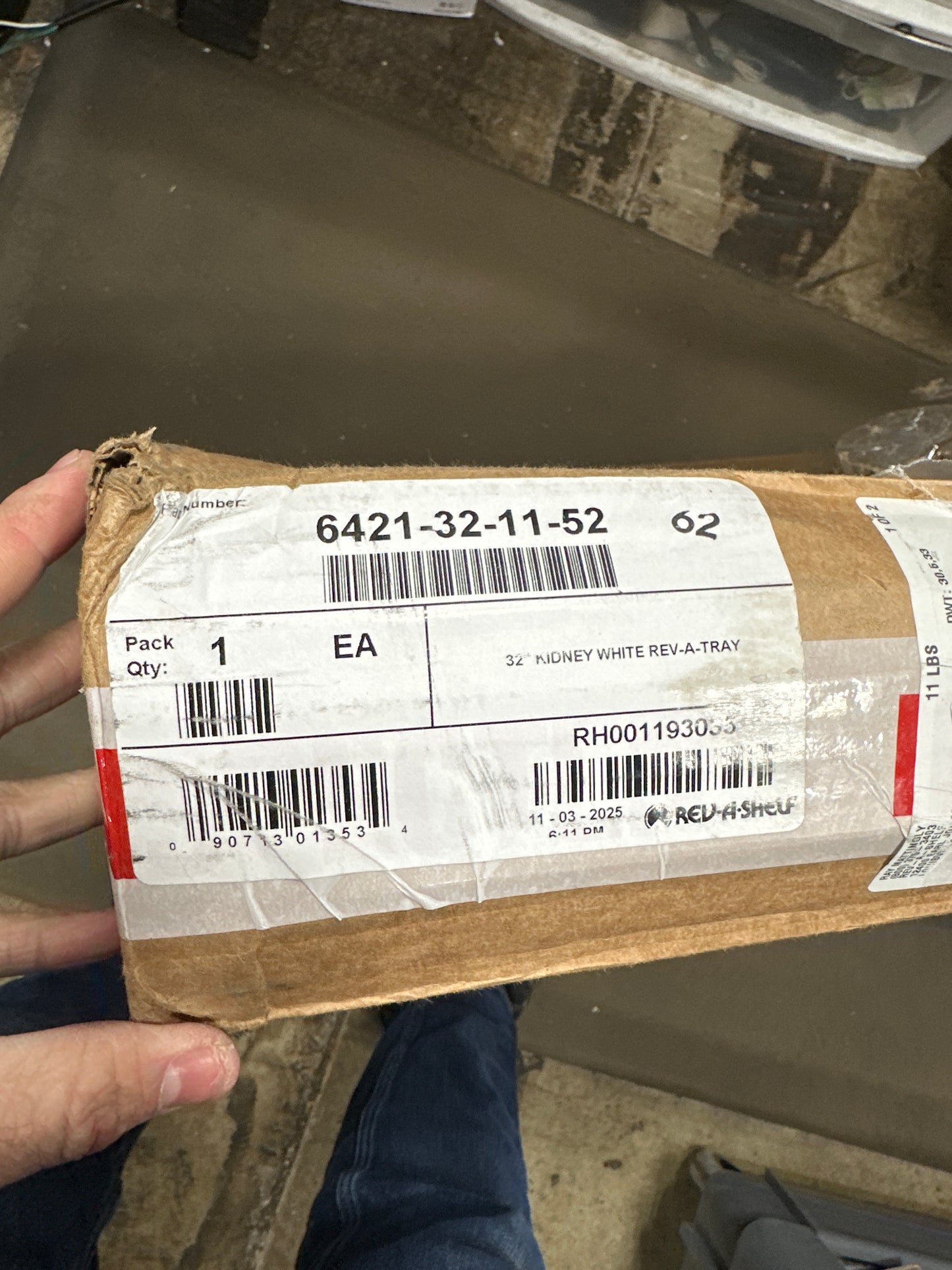 Rev-a-Shelf 6421-32-52 Classic 1 Shelf 32 Kidney Shaped Lazy Susan - White