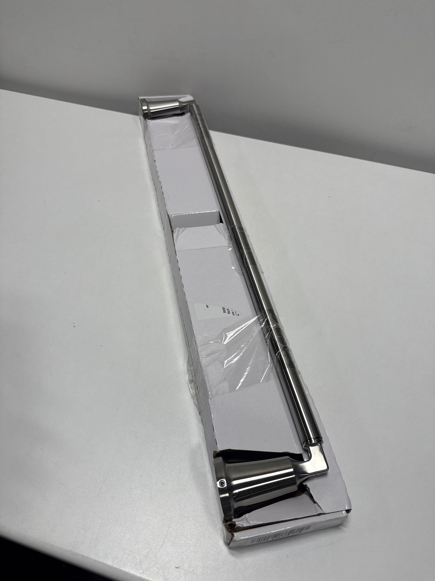 Delta 74824 Bowery 24 Towel Bar - Brilliance Stainless