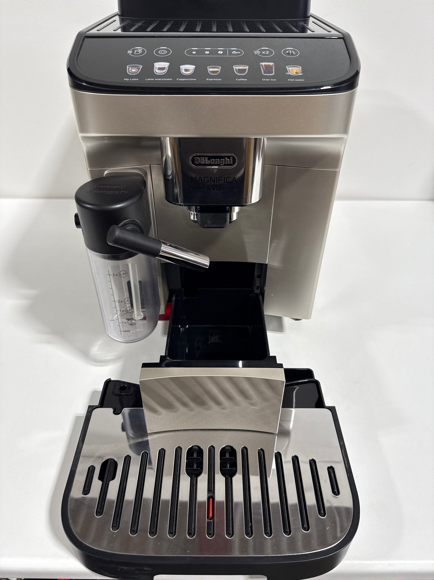 Scratch & Dent De'Longhi - Magnifica Evo Espresso Machine with Automatic Milk Frother for Hot and Iced Lattes, Coffee and More - Silver