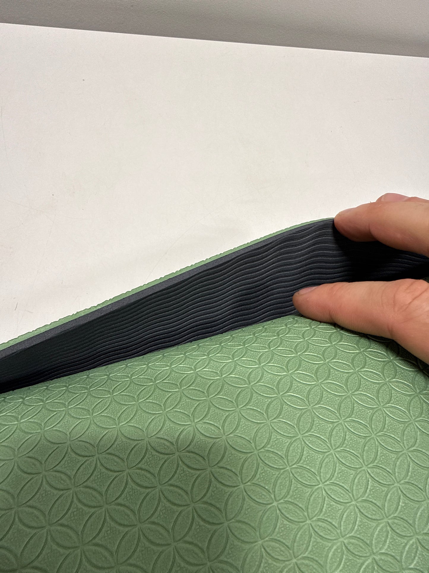 Nautilus Yoga Mat with Strap Earth Green