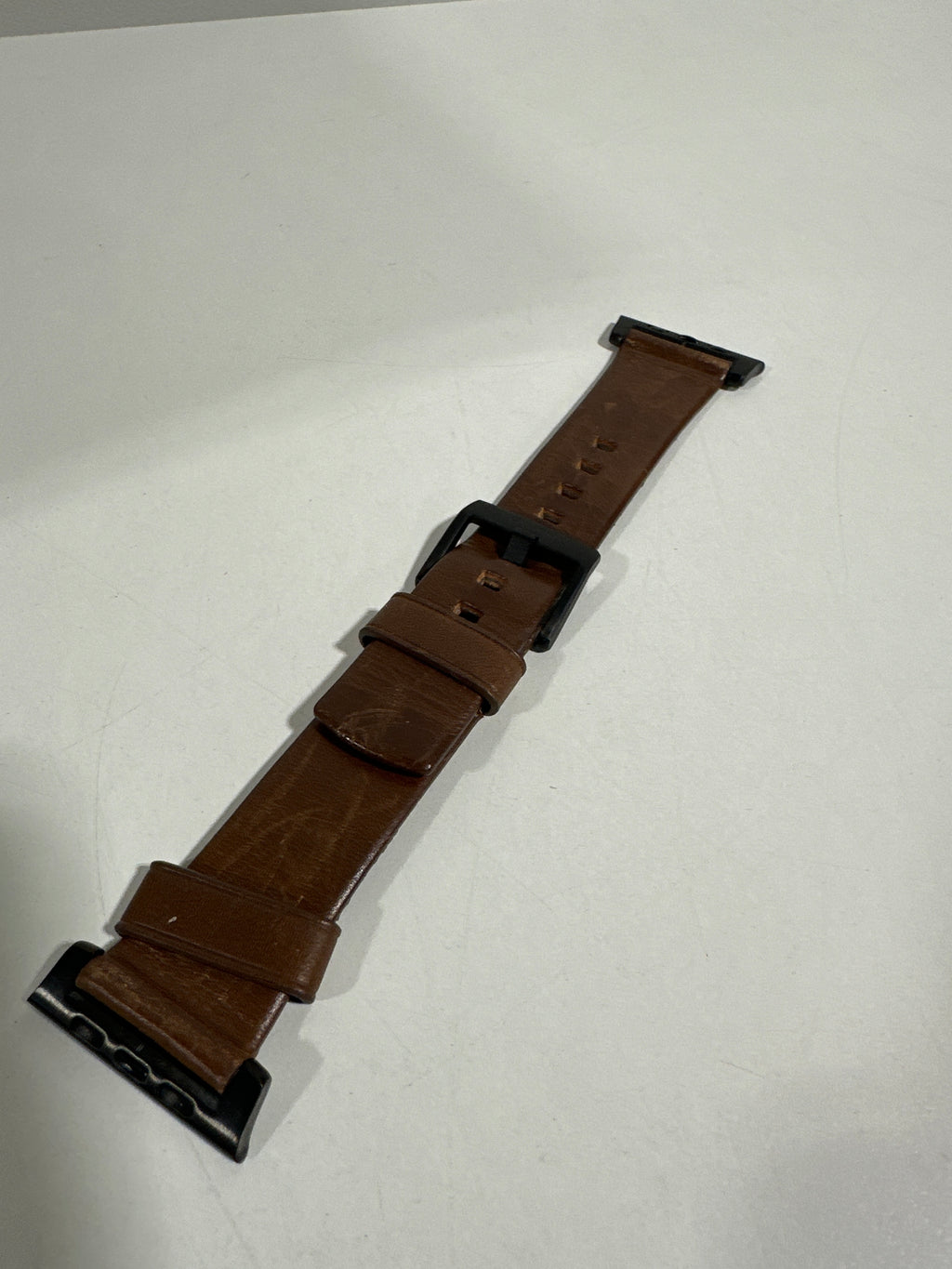 See Desc Scratched Nomad - Modern Leather Watch Strap for Apple Watch 42mm and 44mm - Brown with black lugs