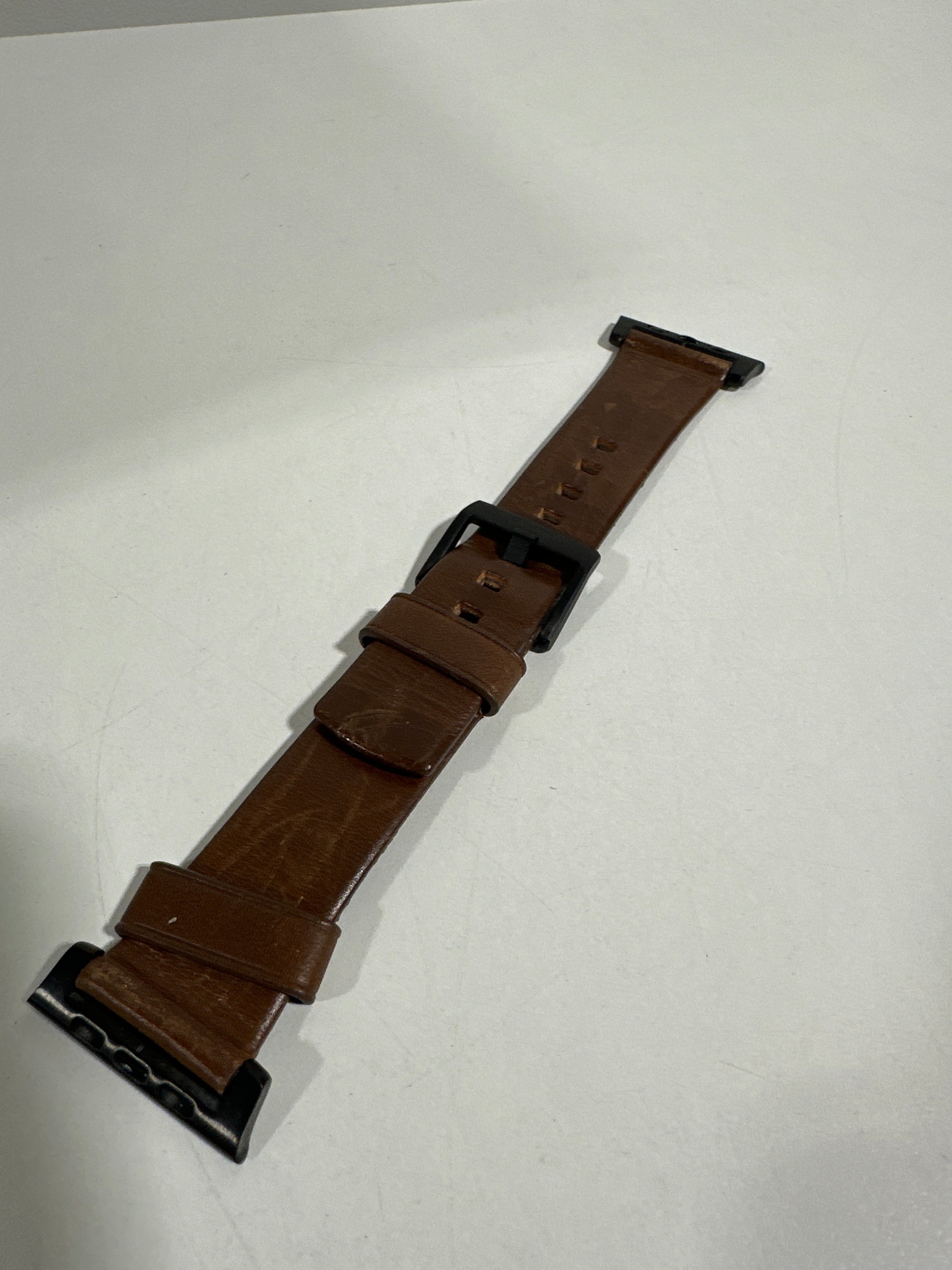 See Desc Scratched Nomad - Modern Leather Watch Strap for Apple Watch 42mm and 44mm - Brown with black lugs