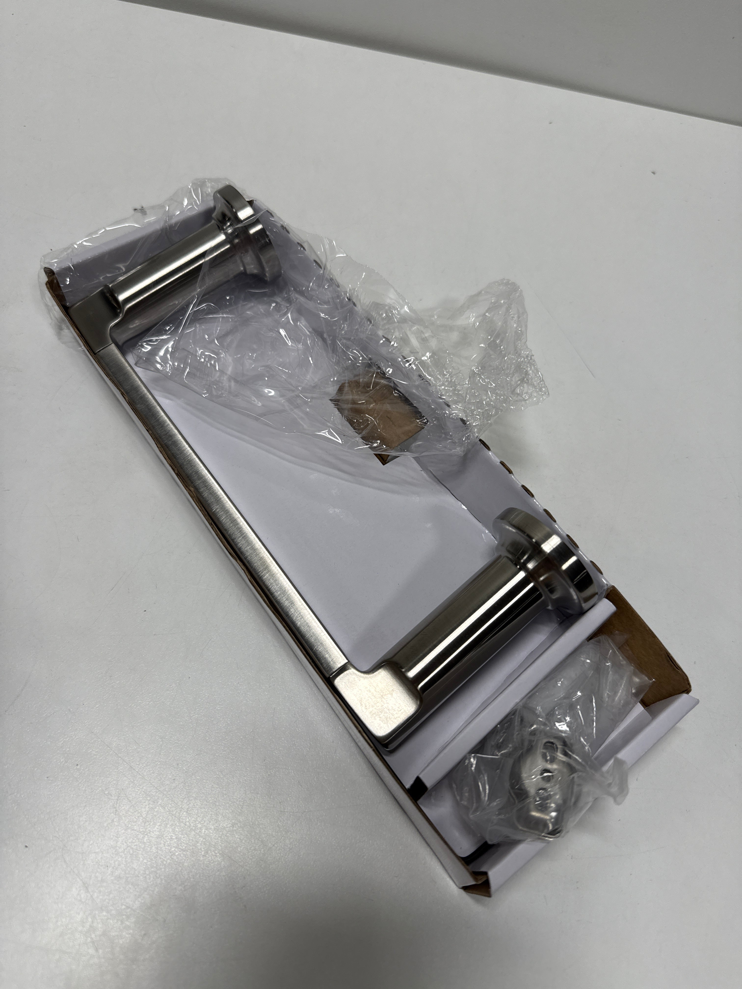 Delta 78908 Tetra 8 Towel Bar - Brilliance Stainless