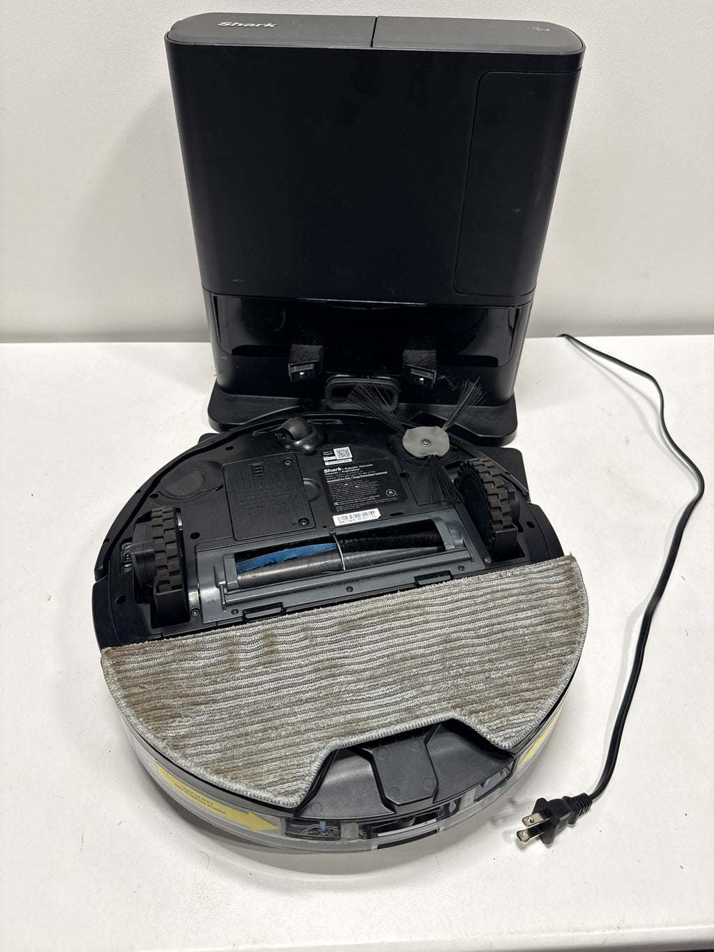 Used Shark - Matrix Self-Emptying Robot Vacuum with Precision Home Mapping and Extended Runtime, Wi-Fi Connected - Black