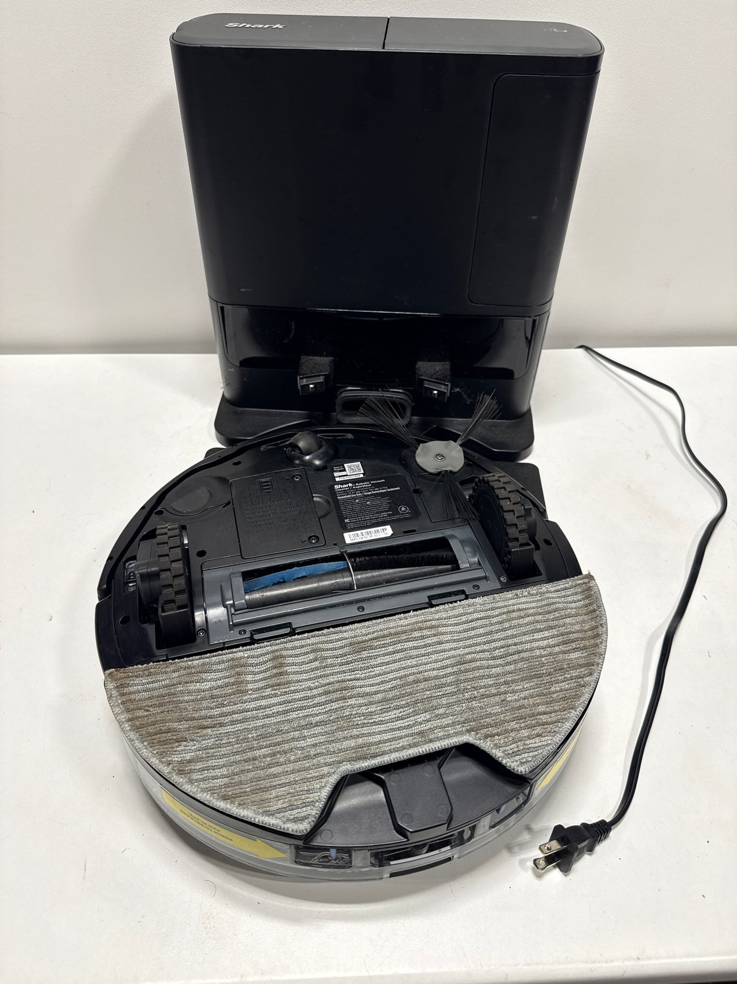 Used Shark - Matrix Self-Emptying Robot Vacuum with Precision Home Mapping and Extended Runtime, Wi-Fi Connected - Black