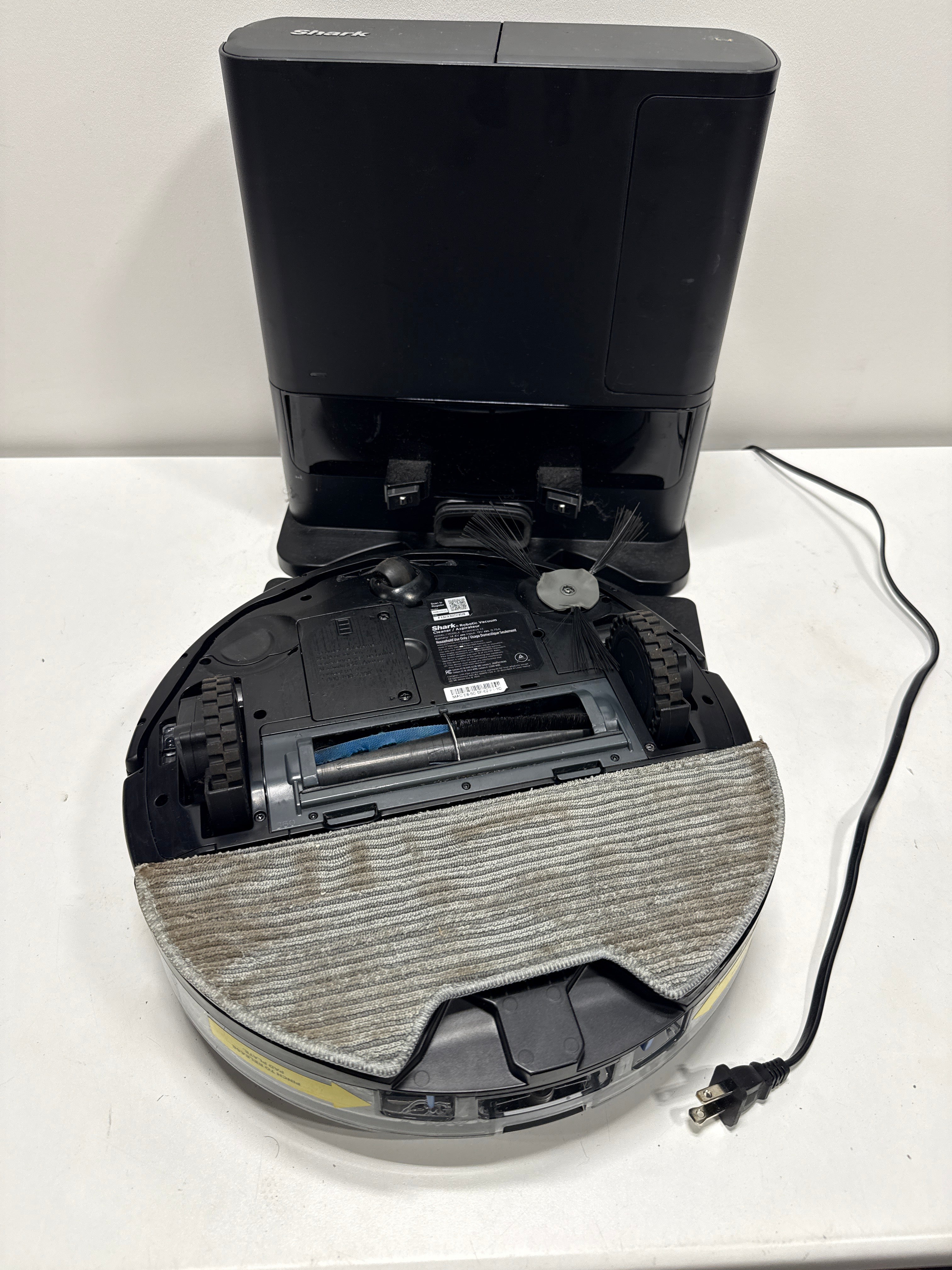 Used Shark - Matrix Self-Emptying Robot Vacuum with Precision Home Mapping and Extended Runtime, Wi-Fi Connected - Black
