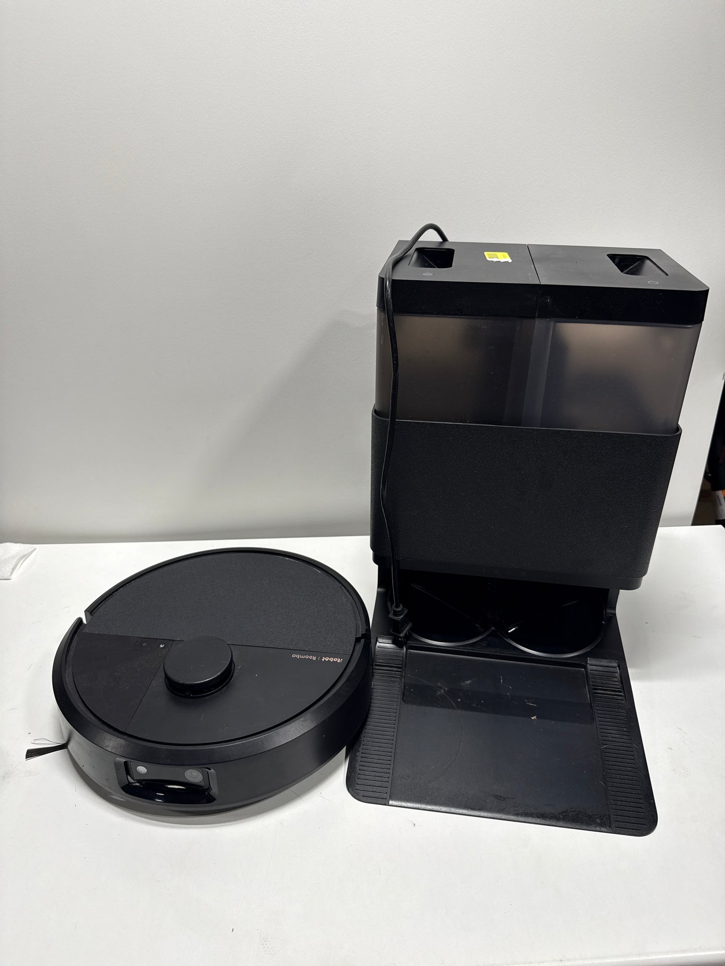 Used IRobot - Roomba 505 Combo Vacuum & Mop + AutoWash Dock