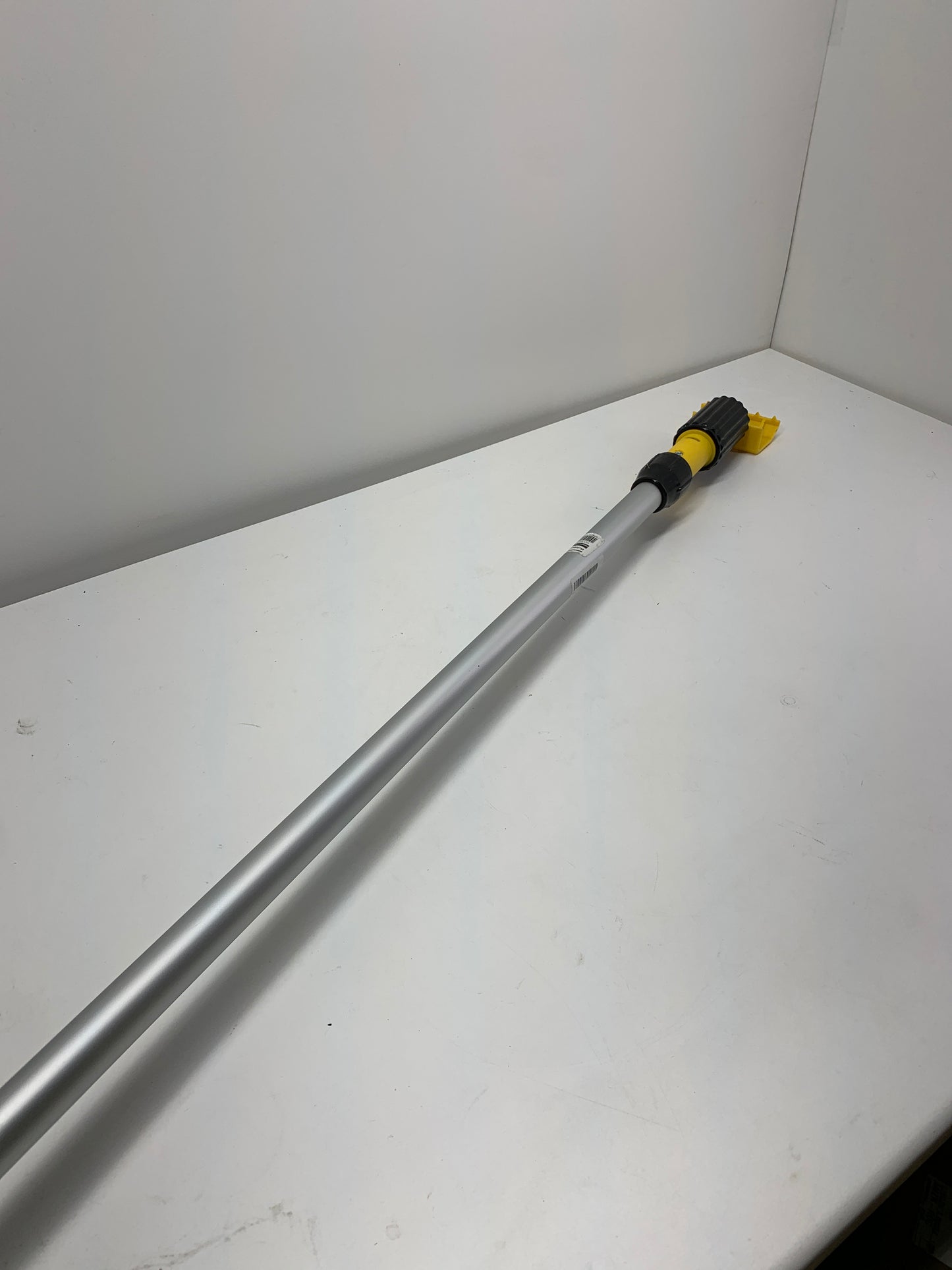 Rubbermaid Commercial H226 Gripper Aluminum Mop Handle, 1 1/8 dia x 60, Gray/Yellow