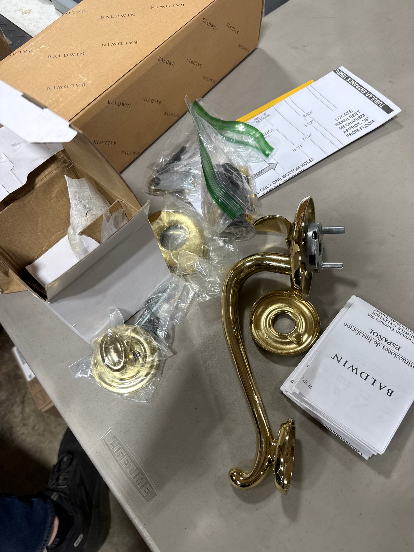 Scratch Baldwin 85315.ENTR Logan Sectional Single Cylinder Keyed Entry Handleset with 5015 Interior Knob from the Estate Collection Lifetime Polished Brass