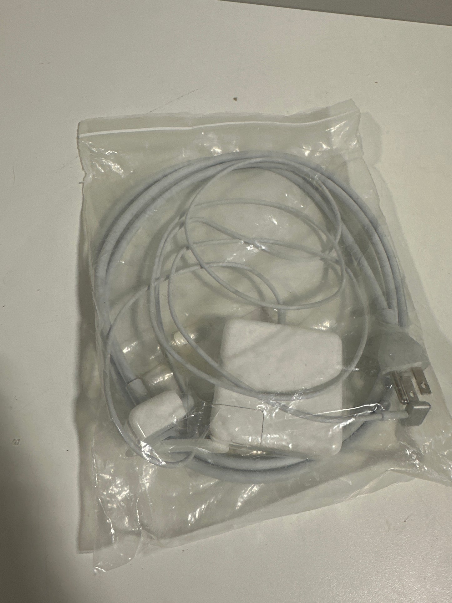 Apple  60W MagSafe 2 Power Adapter (MacBook Pro with 13-inch Retina Display) - White