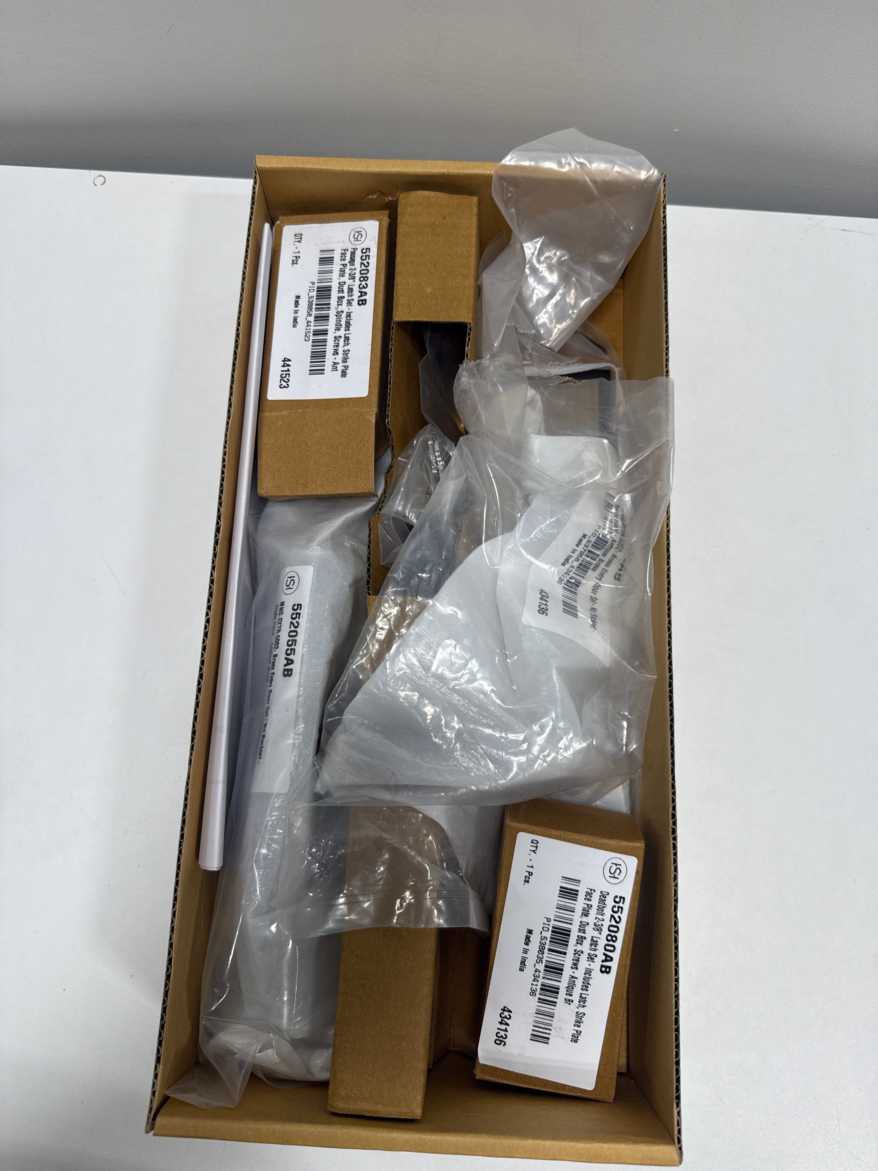 Scratch Signature Hardware Aurick Right Handed Solid Brass Keyed Entry Door Lever Set with 2-3/8" Backset Model: 479101