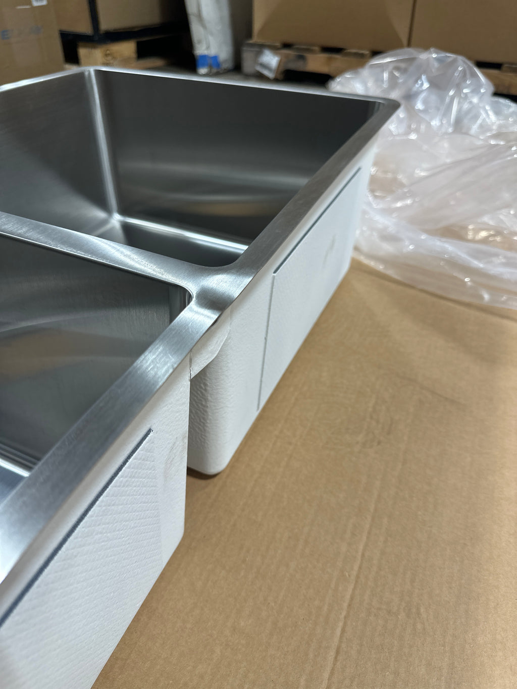 Dent Elkay Crosstown 18 Gauge Stainless Steel 31-1/2" x 18-1/2" x 9" 40/60 Double Bowl Undermount Sink Kit