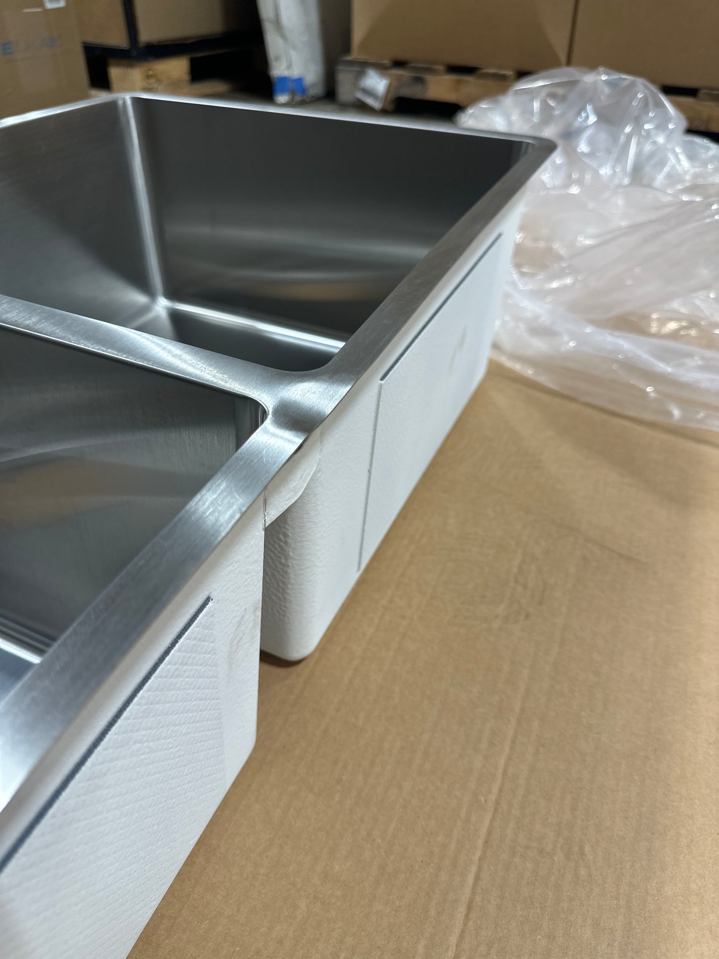 Dent Elkay Crosstown 18 Gauge Stainless Steel 31-1/2" x 18-1/2" x 9" 40/60 Double Bowl Undermount Sink Kit