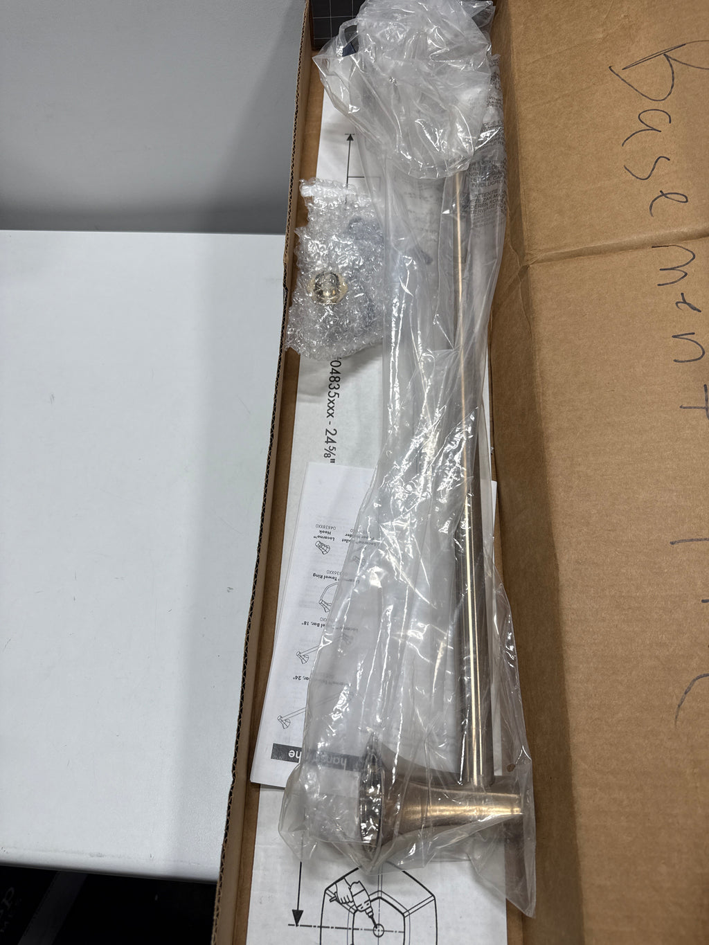 Hansgrohe 04835 Locarno 24" Towel Bar Brushed Bronze