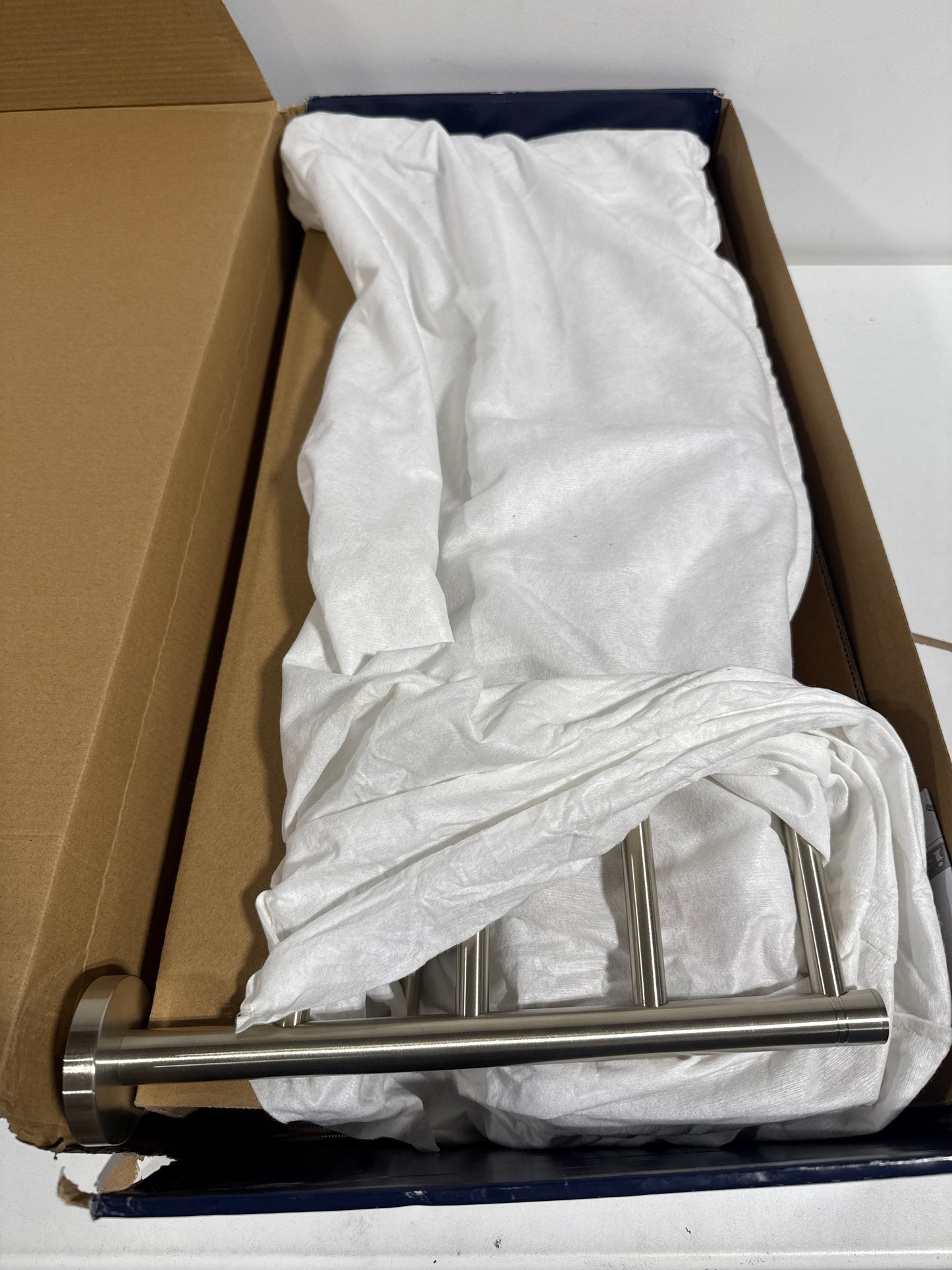 Grohe 40 800 Essentials 23-2/5" Towel Rack with Integrated Towel Bar Brushed Nickel