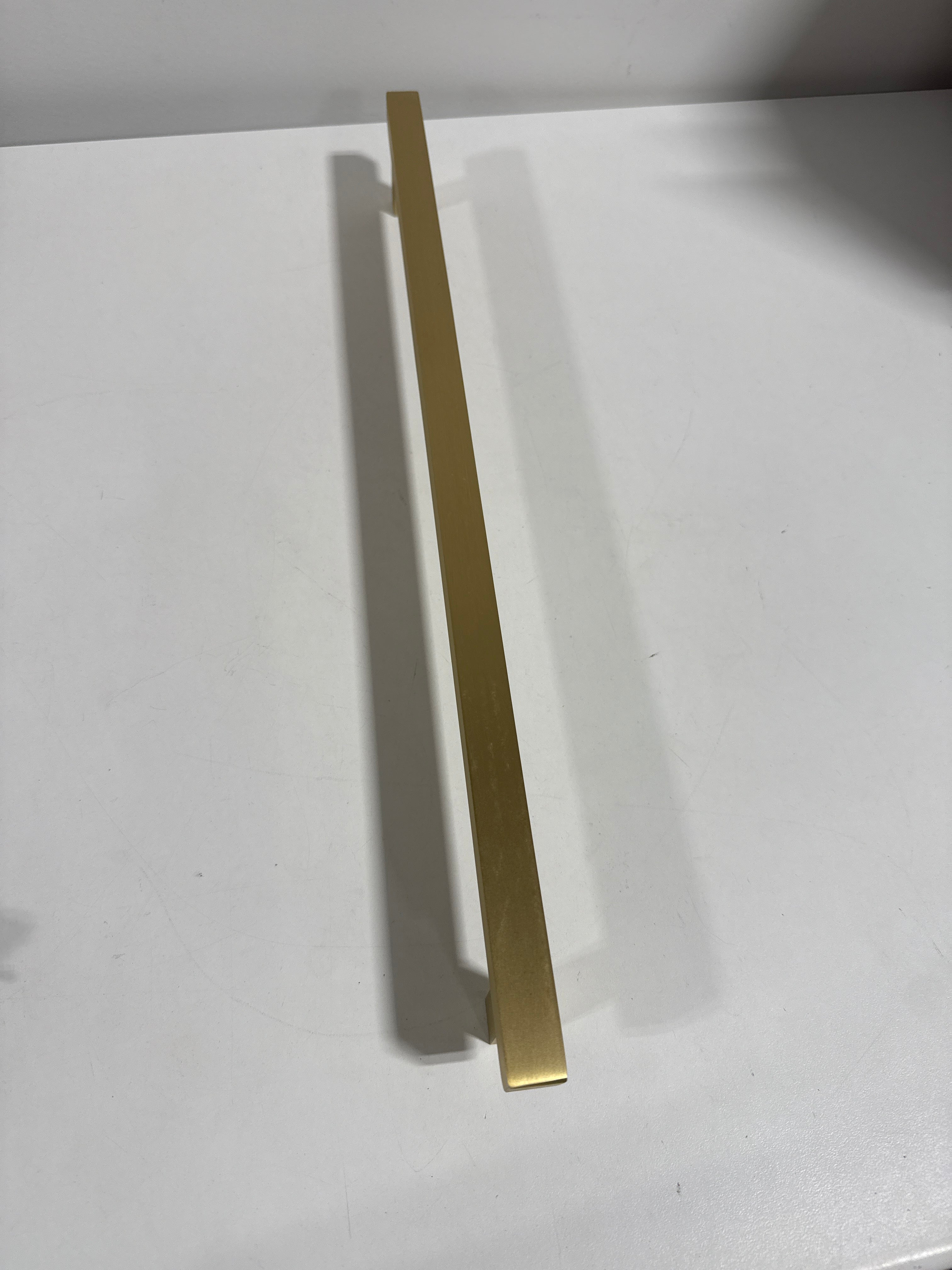 Sratch Omnia Ultima II Series 18 Inch Center to Center Bar Appliance Pull 9010P/457.4 - *Tools Hardware & Misc