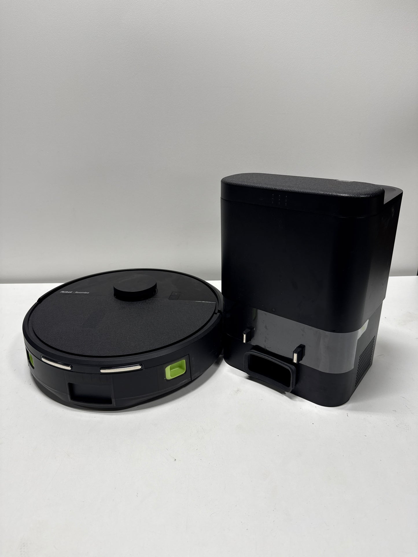 Used IRobot - Roomba 105 Combo Vacuum & Mop + AutoEmpty Dock