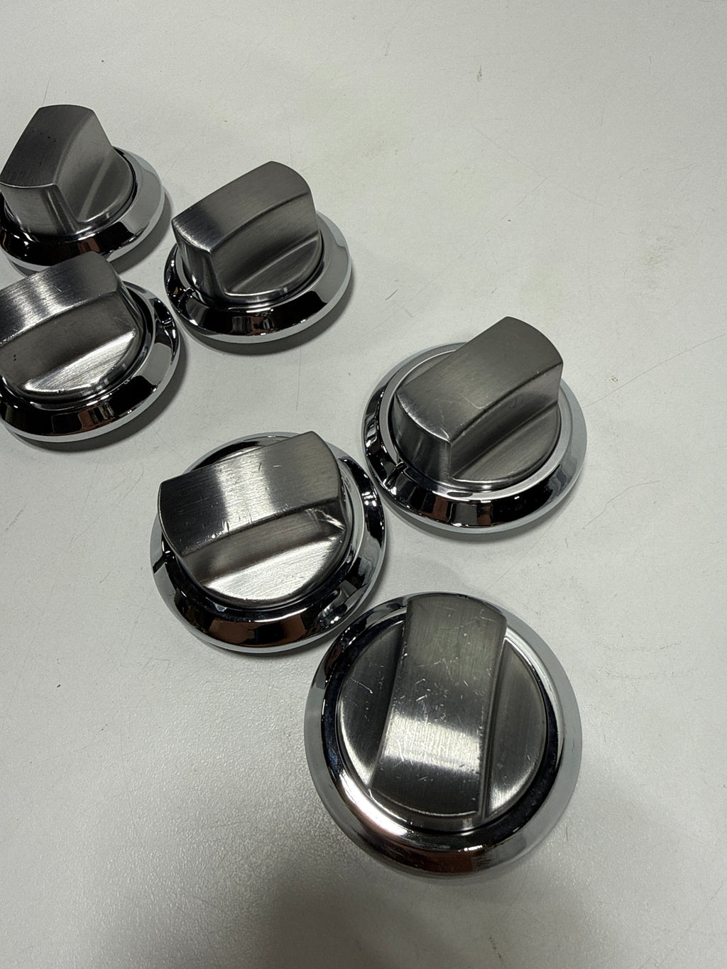 Scratch Viking SSKKVGSU Stainless Knob Kit for Select Viking Cooktops Cooking Appliance Accessories