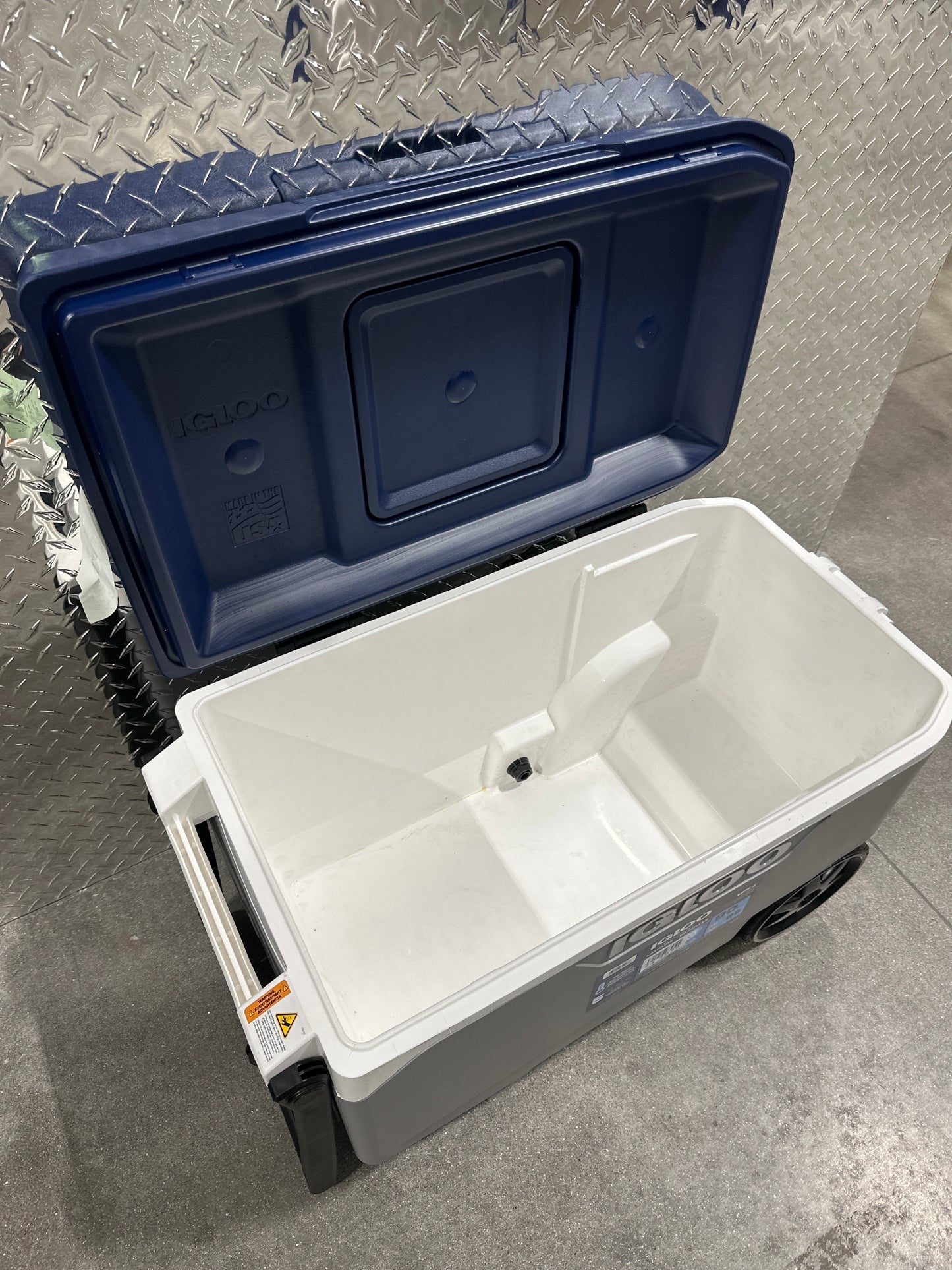 Igloo 90-quart Maxcold Flip and Tow Cooler