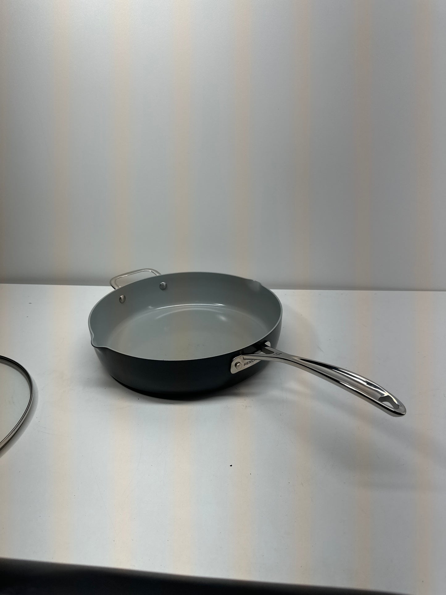 Used 100% zoom minimum zoom level Henckels Ceramic Nonstick 5-Quart Everyday Sauté Pan