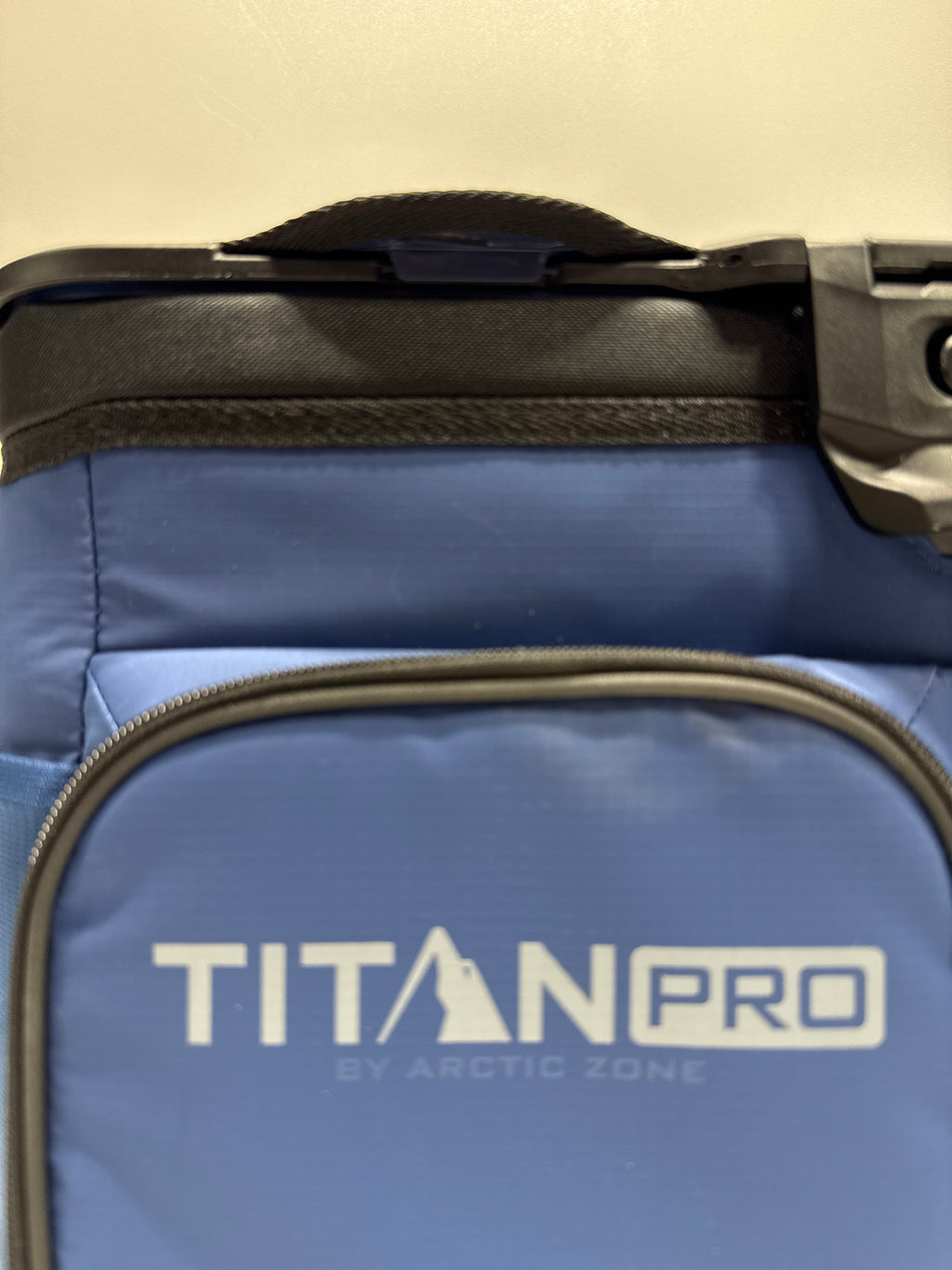 Defect Titan PRO by Arctic Zone 48 Can Zipperless Cooler with Magnetic Lid Insulated Soft Cooler with Custom Storage Liners