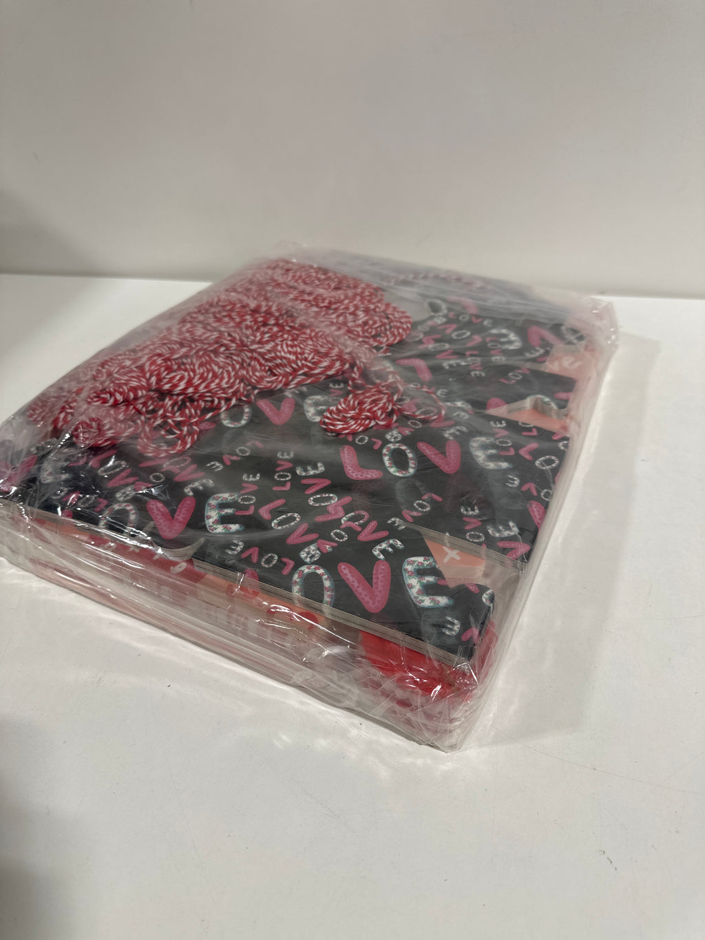 Glenmal 100 Pcs Mother’s Day Bakery Treat Boxes Heart Cookie Boxes with Gift Cards and Rope 7.8x4.7x2.75’’ Cupcake