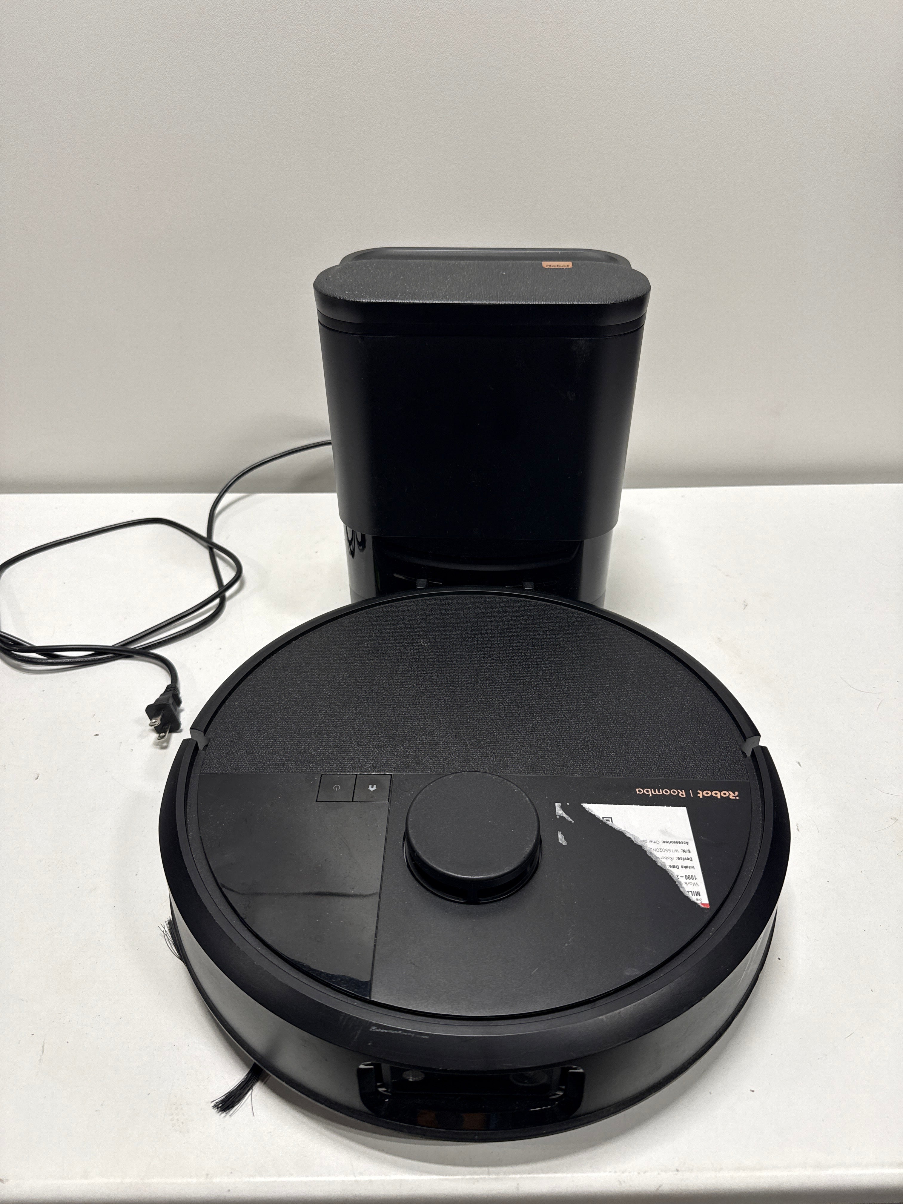 Used Roomba Max 705 Vac Robot + AutoEmpty Dock | Black | IRobot